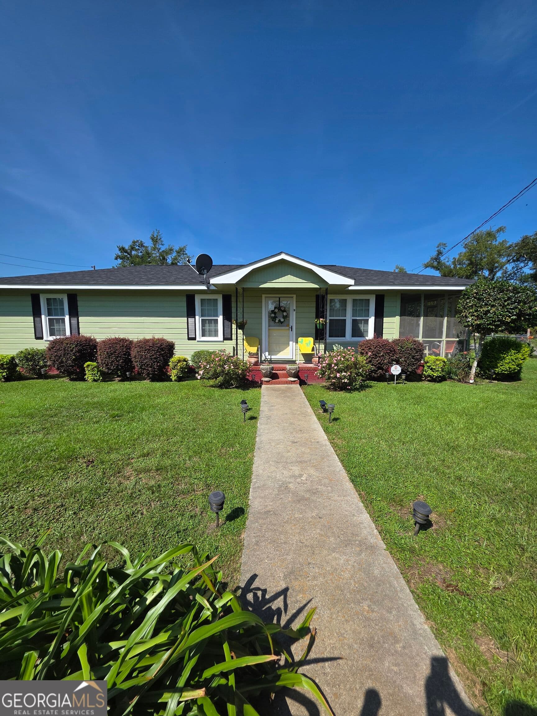 3 bedroom, 1 bathroom, 1,056 sq ft single family residence for sale at 9 Pecan Drive, Hazlehurst, GA 31539 — photo 5
