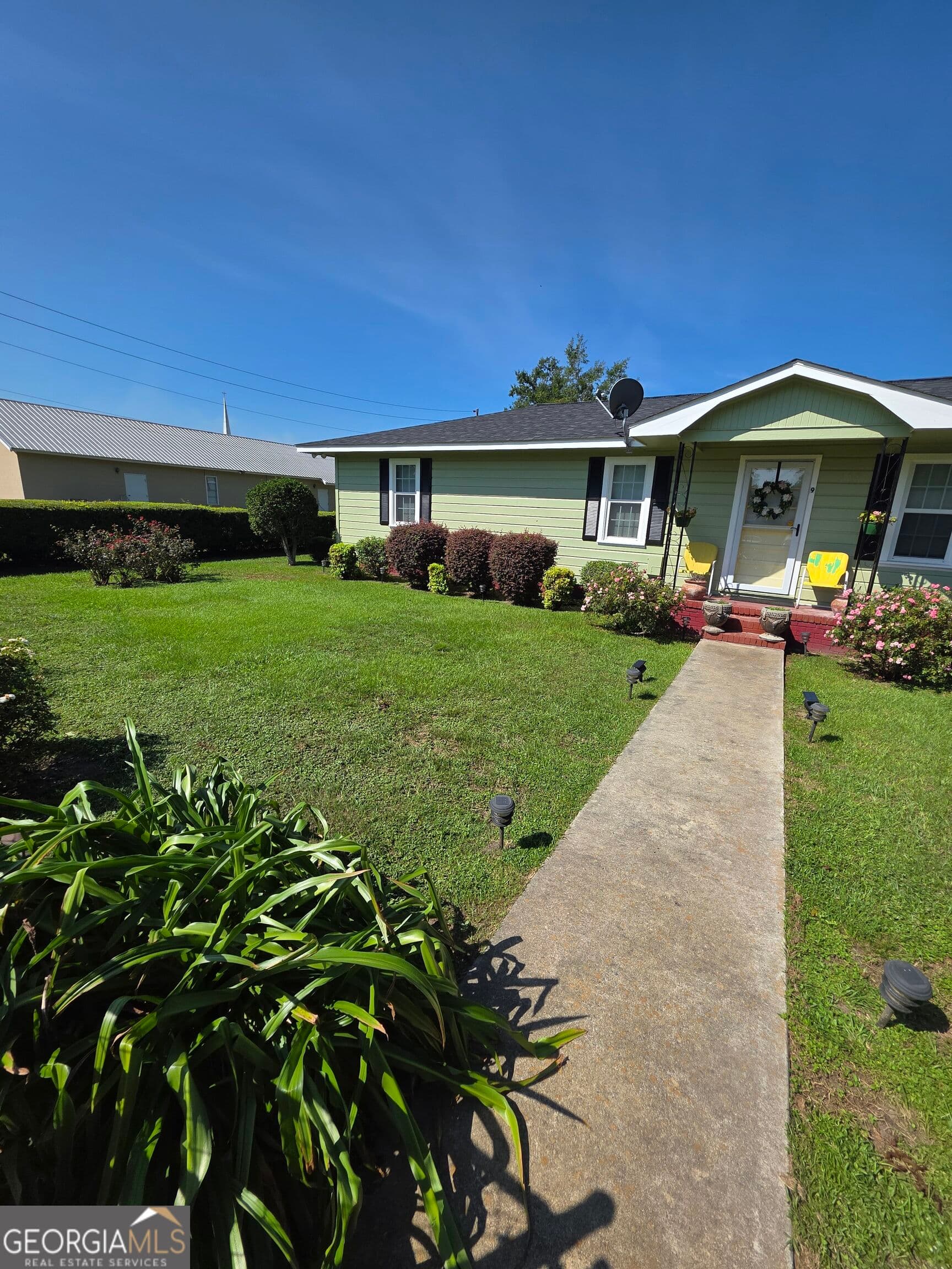 3 bedroom, 1 bathroom, 1,056 sq ft single family residence for sale at 9 Pecan Drive, Hazlehurst, GA 31539 — photo 4