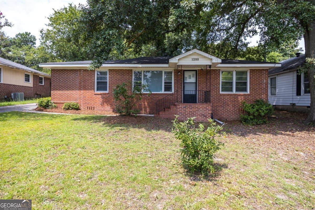2 bedroom, 2 bathroom, 1,374 sq ft single family residence for sale at 1280 Baker Drive, Macon, GA 31206 — photo 3