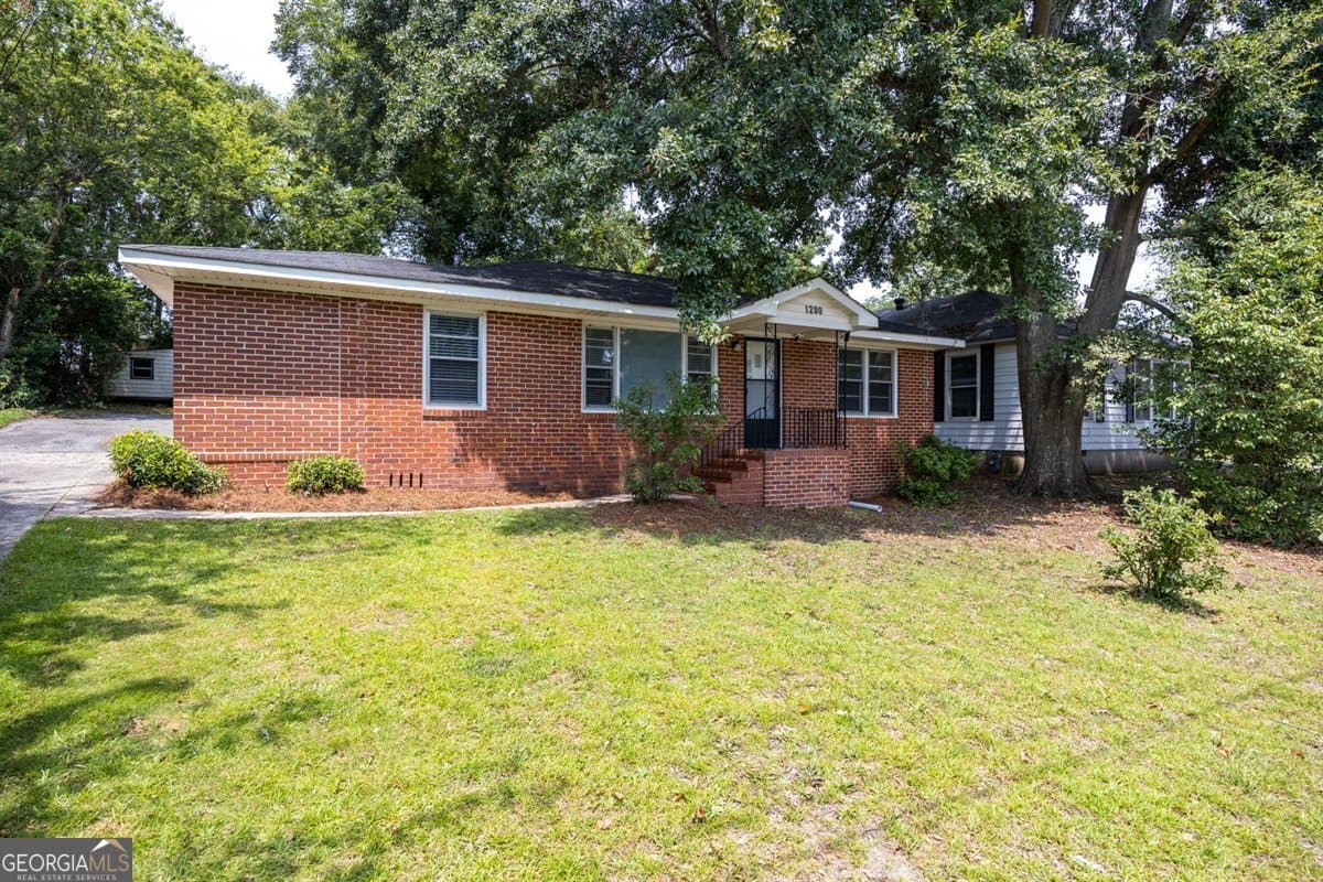 2 bedroom, 2 bathroom, 1,374 sq ft single family residence for sale at 1280 Baker Drive, Macon, GA 31206