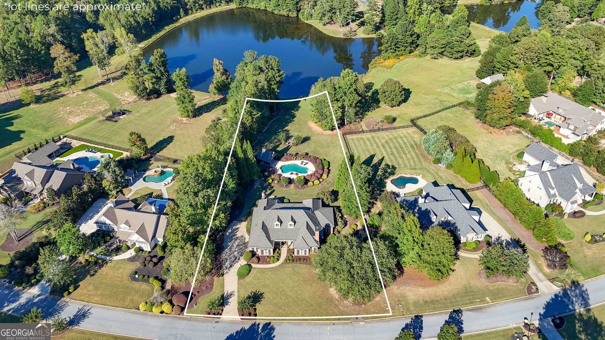3 bedroom, 3.5 bathroom, 3,979 sq ft single family residence for sale at 323 Beaumont Farms Drive, Sharpsburg, GA 30277 — photo 6