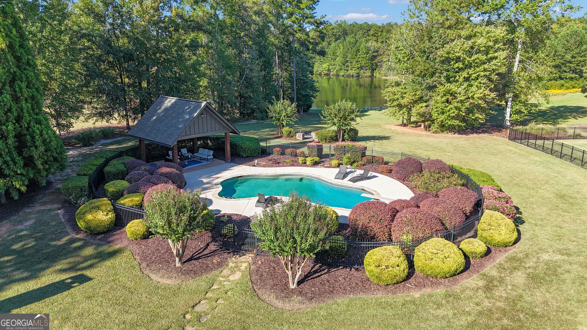 3 bedroom, 3.5 bathroom, 3,979 sq ft single family residence for sale at 323 Beaumont Farms Drive, Sharpsburg, GA 30277 — photo 4