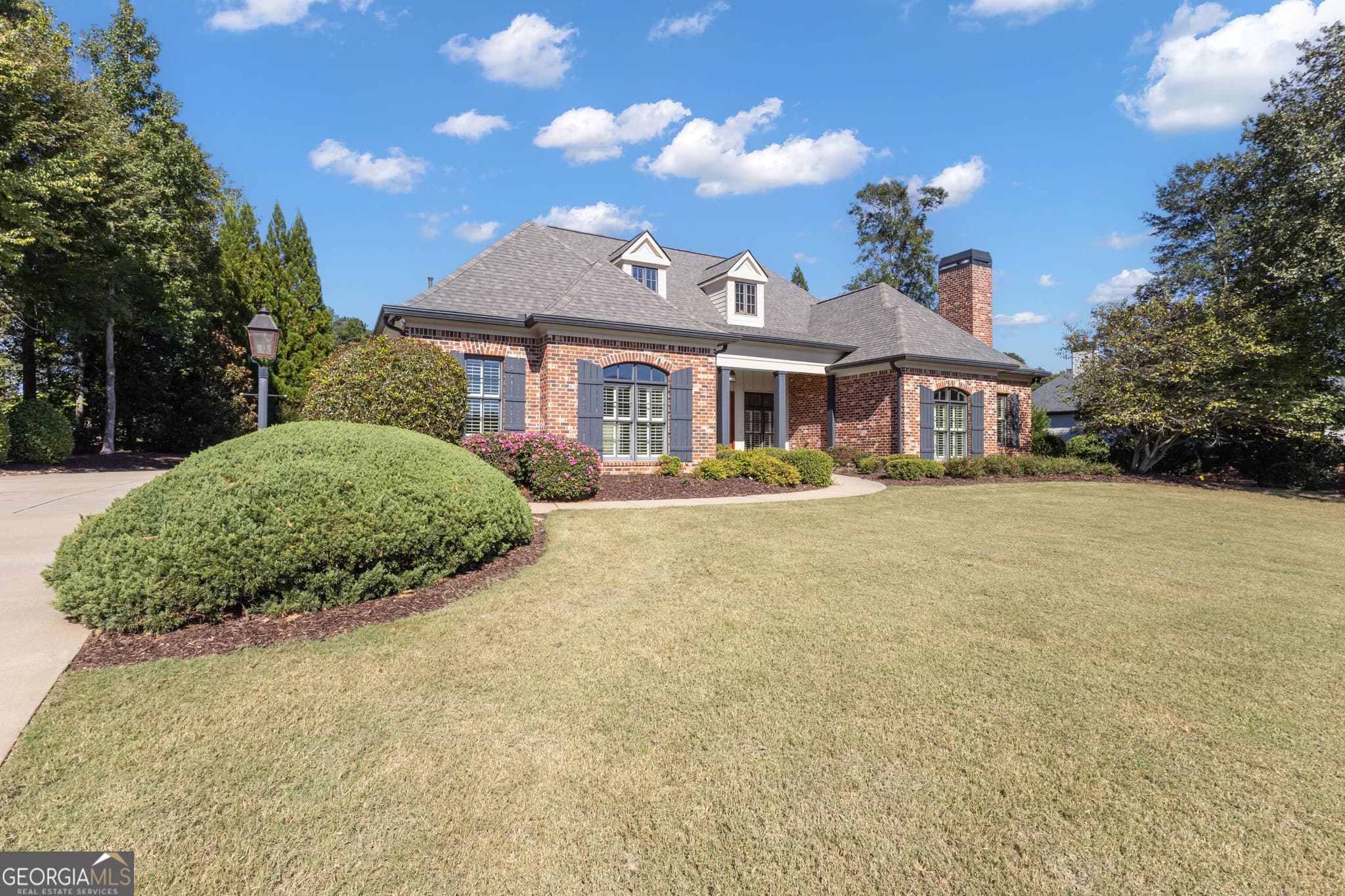 3 bedroom, 3.5 bathroom, 3,979 sq ft single family residence for sale at 323 Beaumont Farms Drive, Sharpsburg, GA 30277 — photo 8