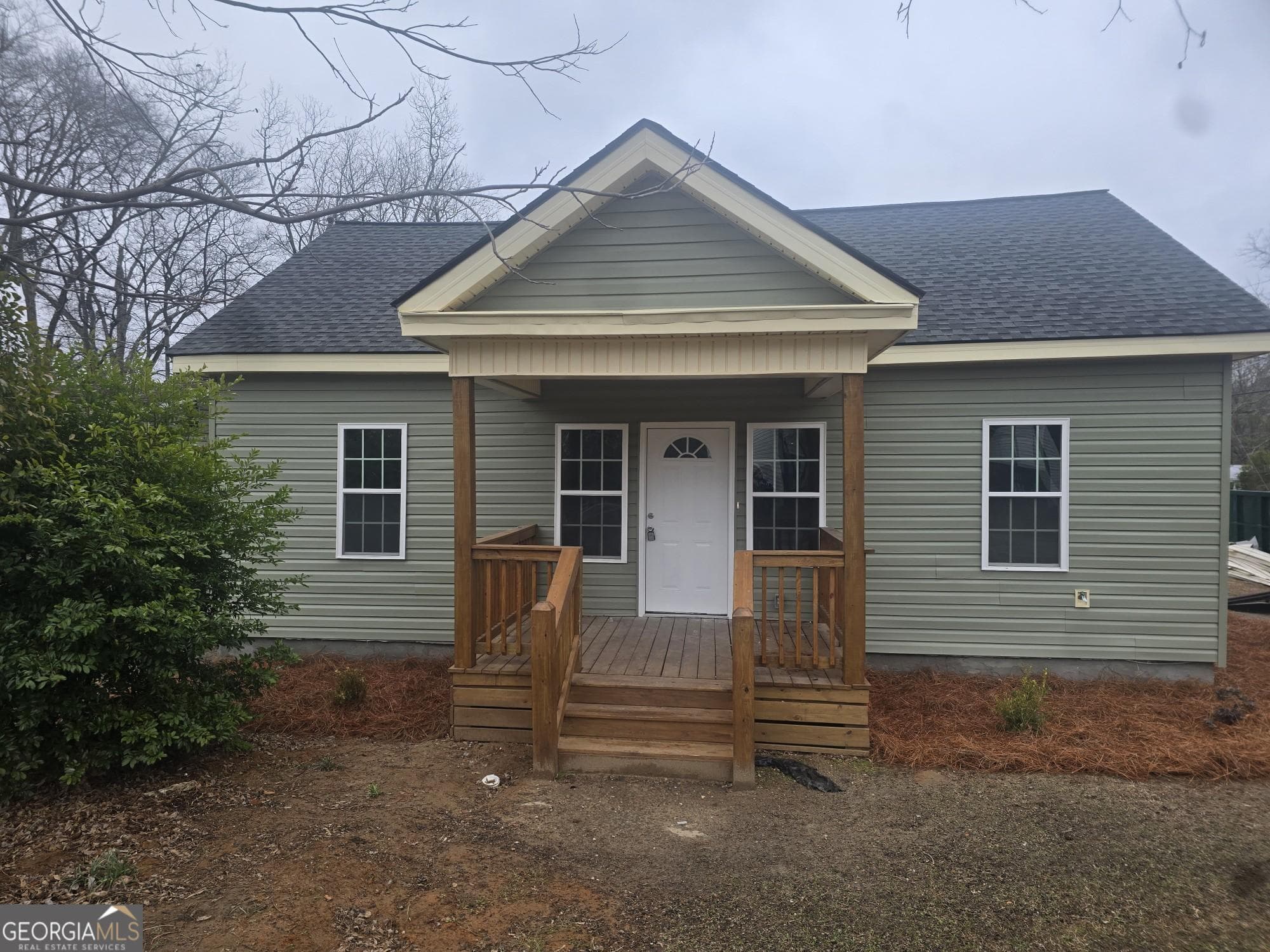 3 bedroom, 2 bathroom, 1,100 sq ft single family residence under contract at 712 S Jefferson Street, Dublin, GA 31021 — photo 2