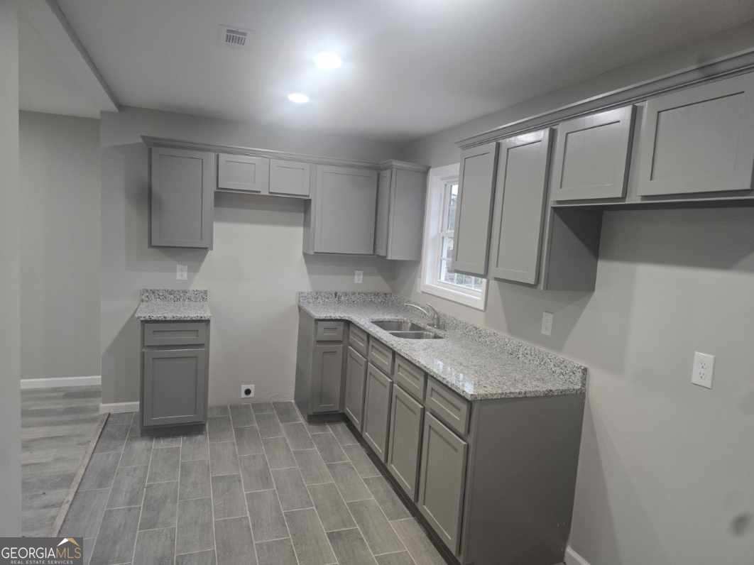 3 bedroom, 2 bathroom, 1,100 sq ft single family residence under contract at 712 S Jefferson Street, Dublin, GA 31021 — photo 6