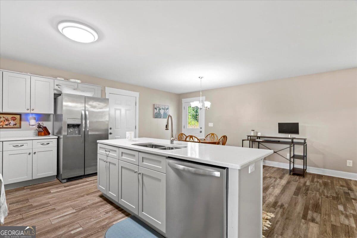 3 bedroom, 2.5 bathroom, 1,625 sq ft single family residence for sale at 3210 Crow Road, Dalton, GA 30721 — photo 7