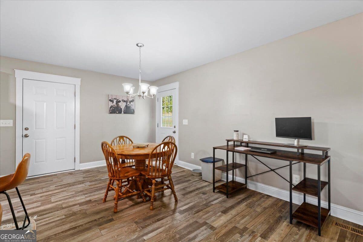 3 bedroom, 2.5 bathroom, 1,625 sq ft single family residence for sale at 3210 Crow Road, Dalton, GA 30721 — photo 10