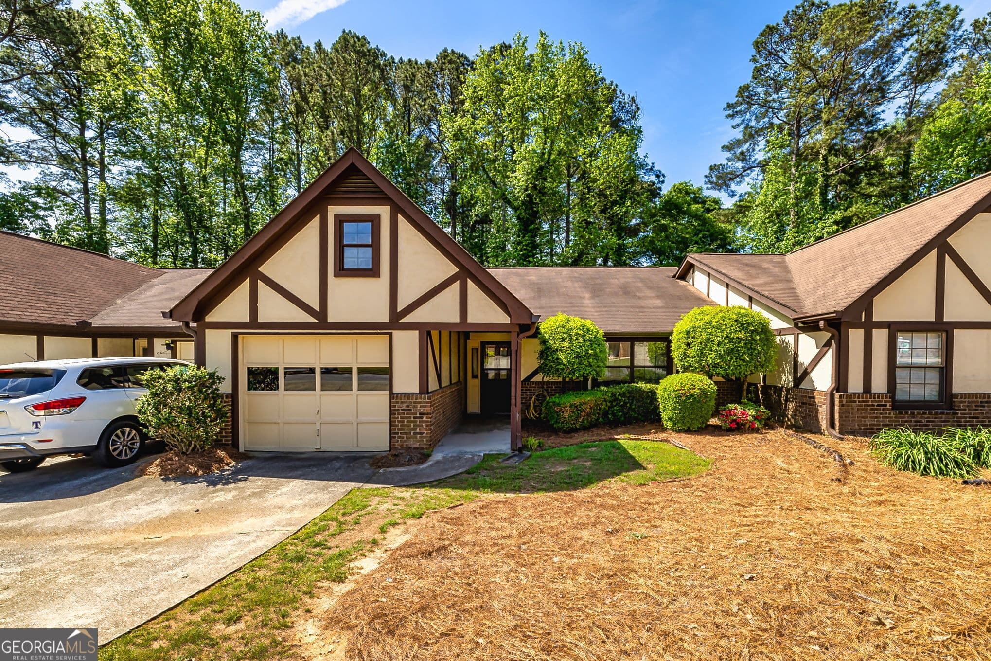 2 bedroom, 2 bathroom, 1,482 sq ft single family residence sold at 335 Jeff Davis Place, Fayetteville, GA 30214