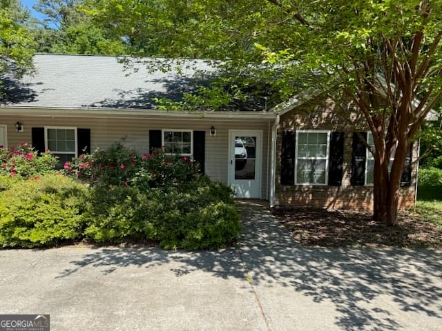 2 bedroom, 2 bathroom, 967 sq ft duplex for rent at 55 Crestwood Drive, Hartwell, GA 30643 for $1,100 a month
