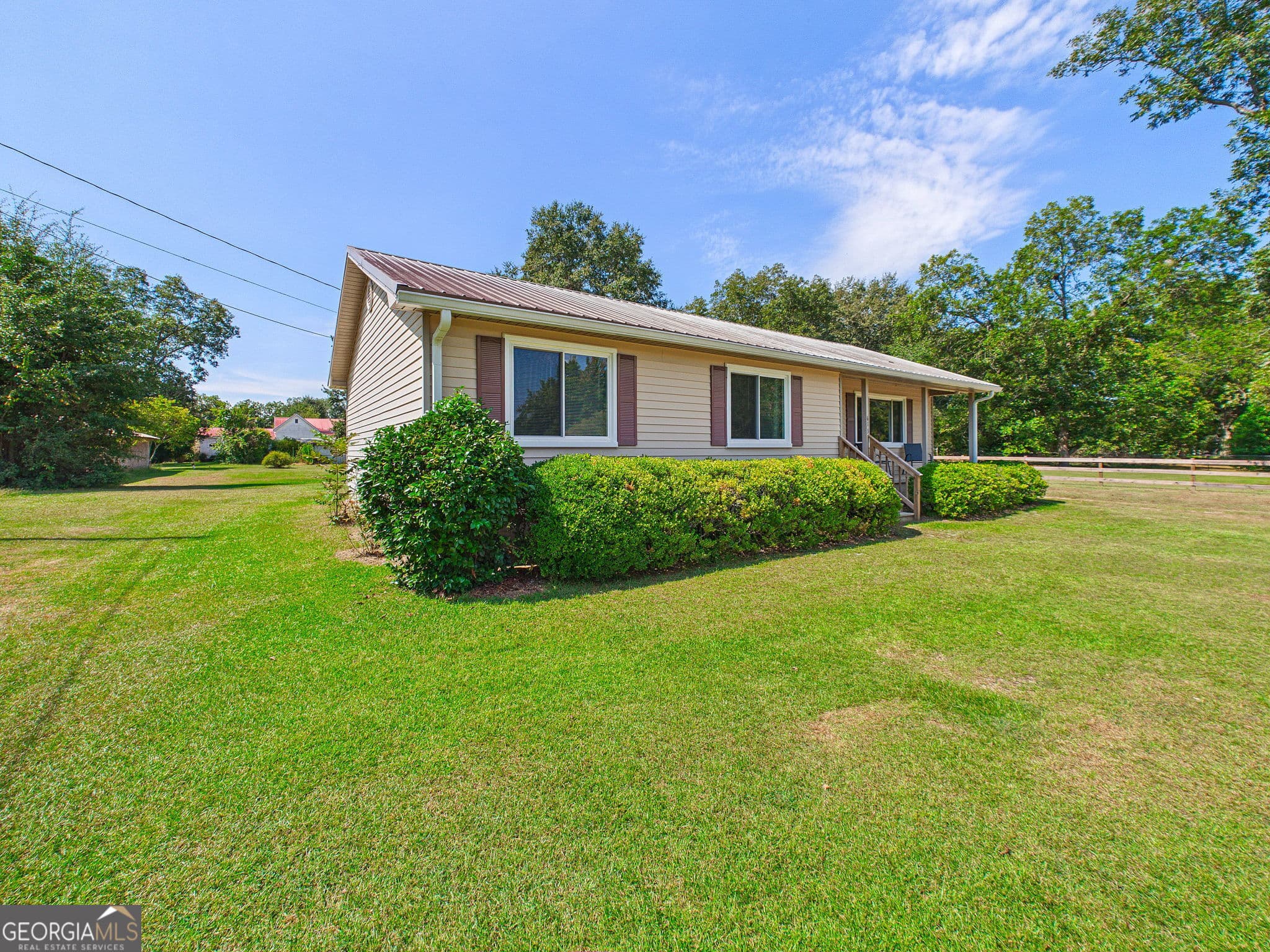 3 bedroom, 2 bathroom, 1,312 sq ft single family residence for sale at 613 Duncan Avenue, Unadilla, GA 31091 — photo 2