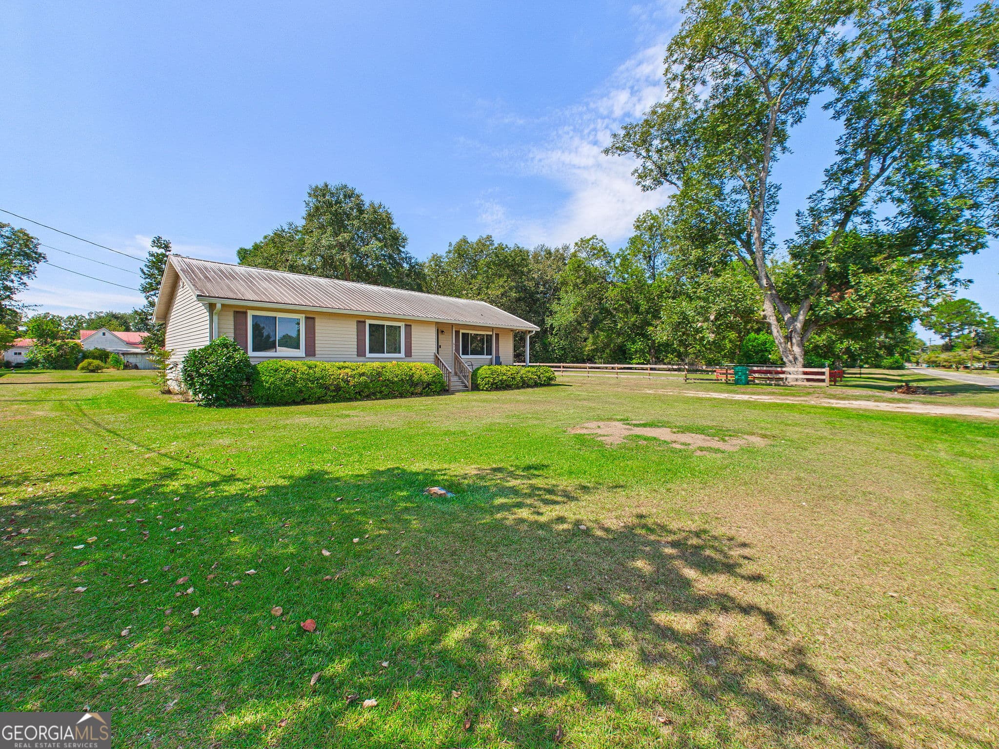 3 bedroom, 2 bathroom, 1,312 sq ft single family residence for sale at 613 Duncan Avenue, Unadilla, GA 31091 — photo 3