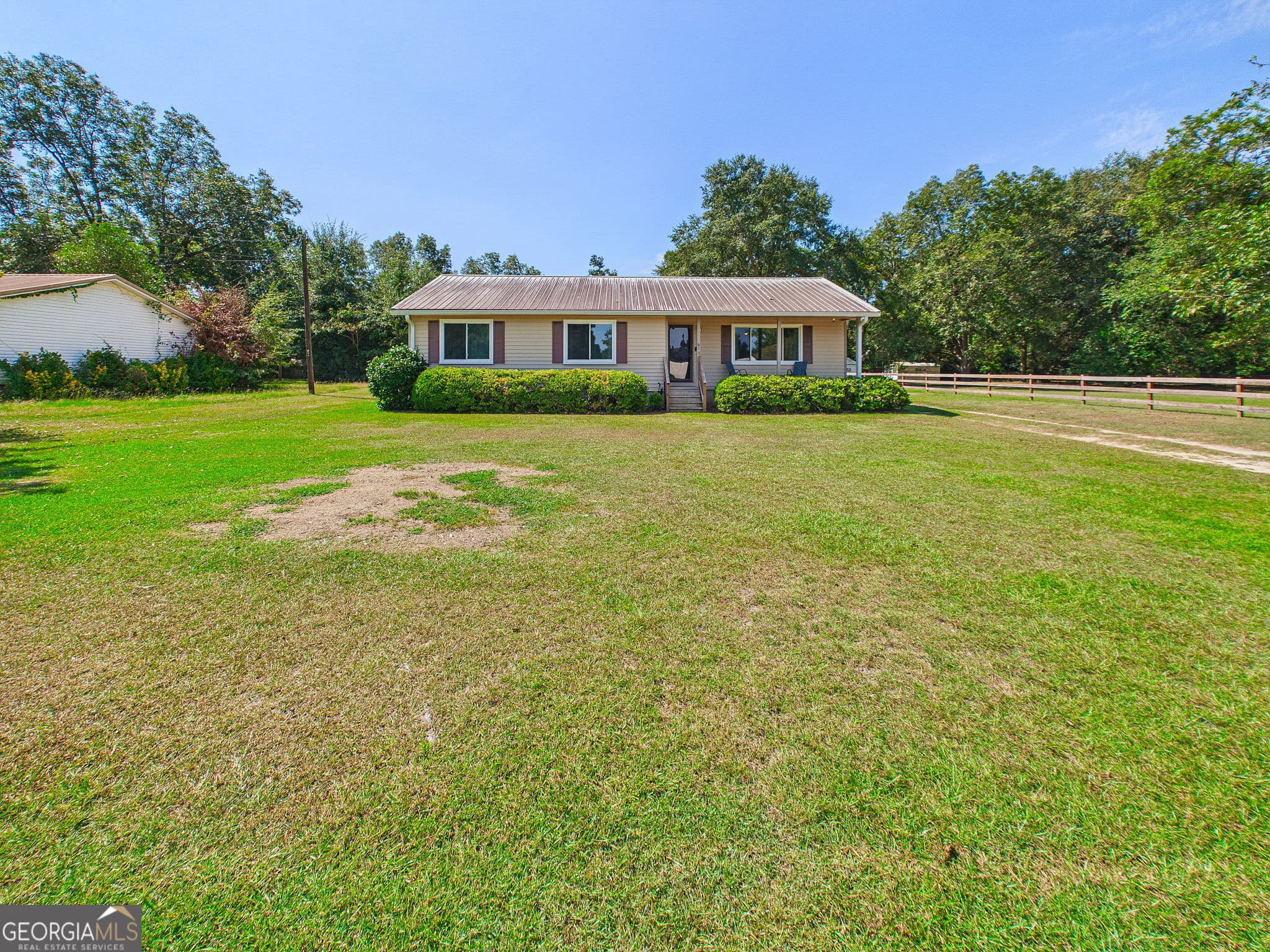 3 bedroom, 2 bathroom, 1,312 sq ft single family residence for sale at 613 Duncan Avenue, Unadilla, GA 31091 — photo 4