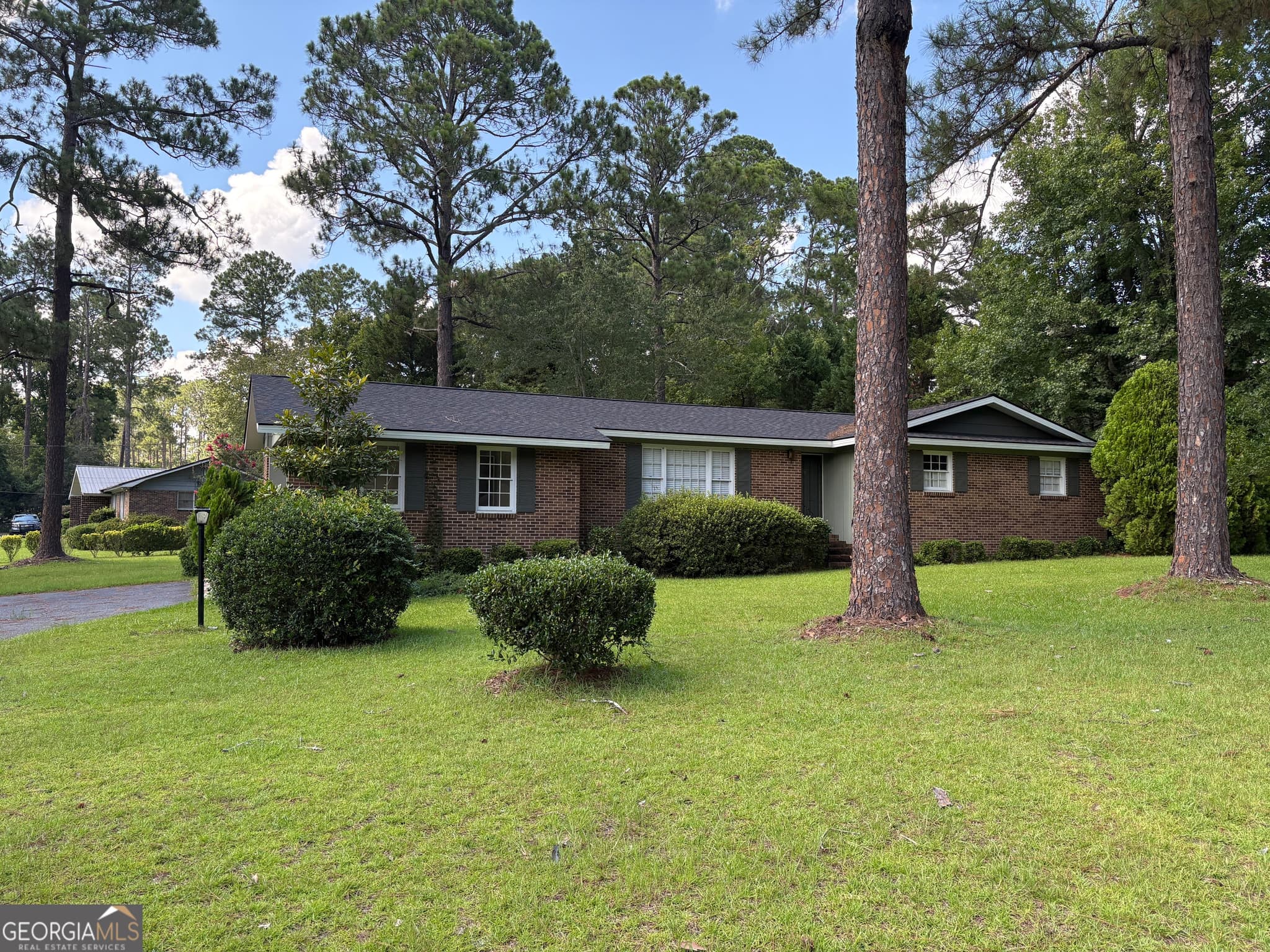 3 bedroom, 2 bathroom, 1,470 sq ft single family residence for sale at 1340 5th Avenue, Eastman, GA 31023