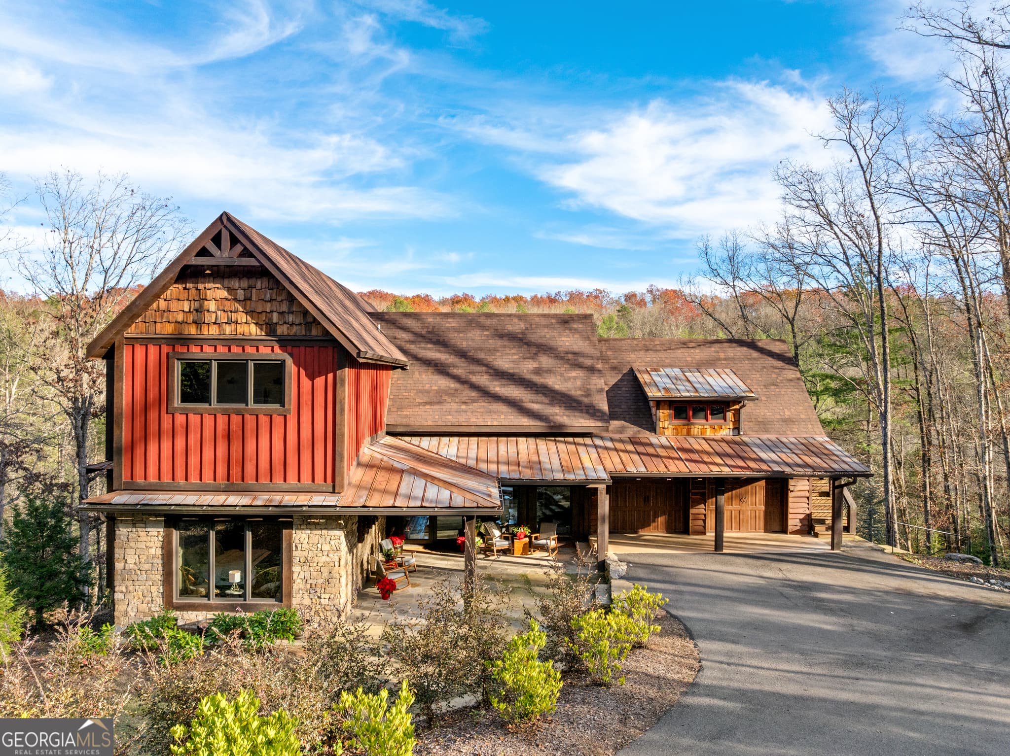 5 bedroom, 5.5 bathroom, 4,716 sq ft cabin,single family residence for sale at 450 Miracle Lane, Blue Ridge, GA 30513 — photo 7