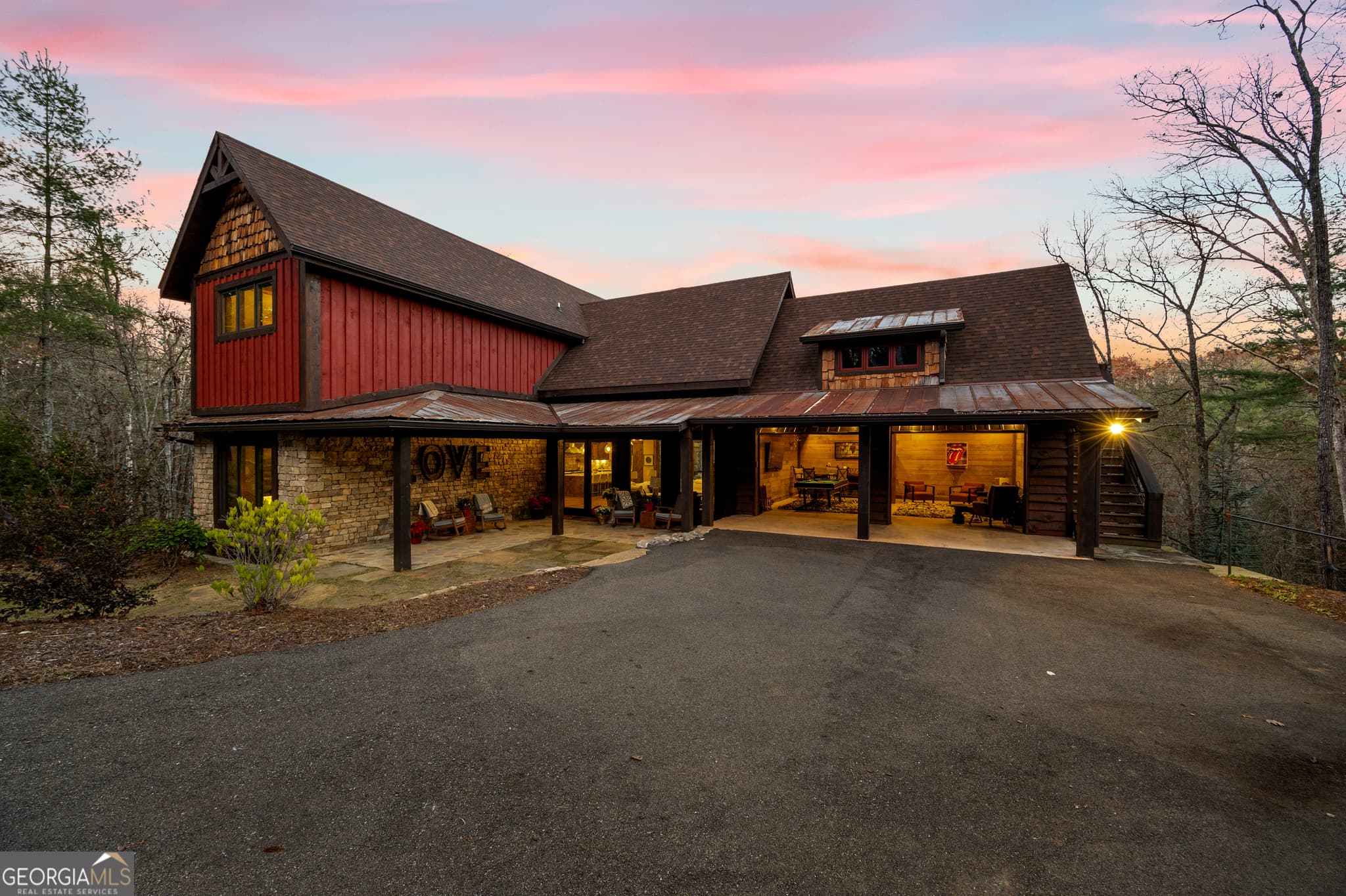 5 bedroom, 5.5 bathroom, 4,716 sq ft cabin,single family residence for sale at 450 Miracle Lane, Blue Ridge, GA 30513 — photo 3