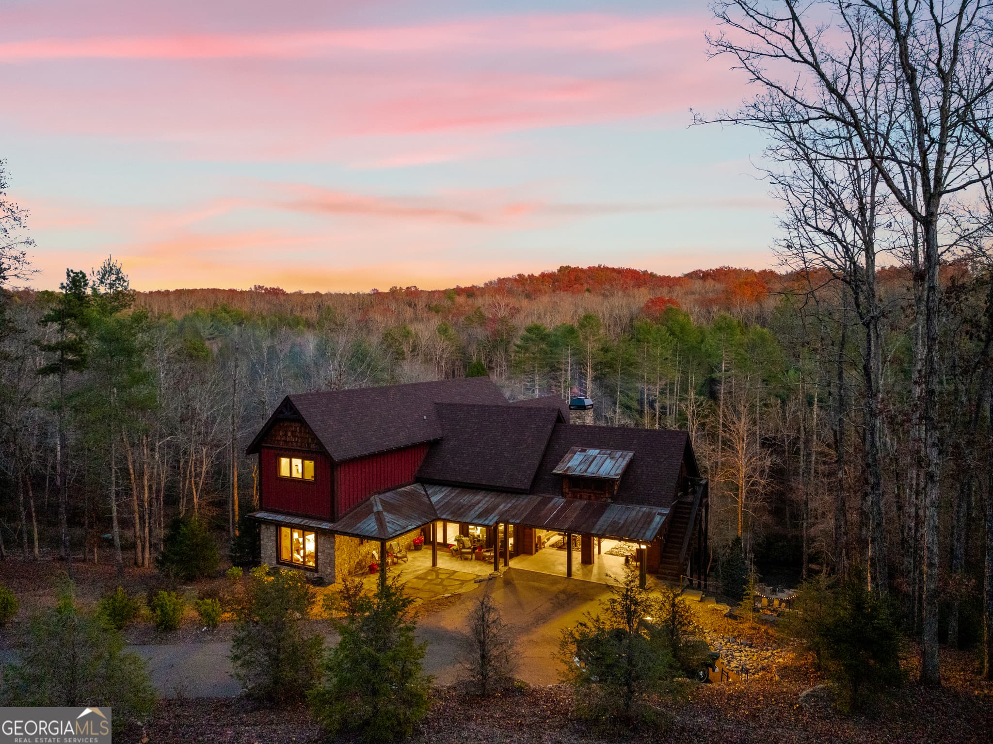 5 bedroom, 5.5 bathroom, 4,716 sq ft cabin,single family residence for sale at 450 Miracle Lane, Blue Ridge, GA 30513 — photo 9