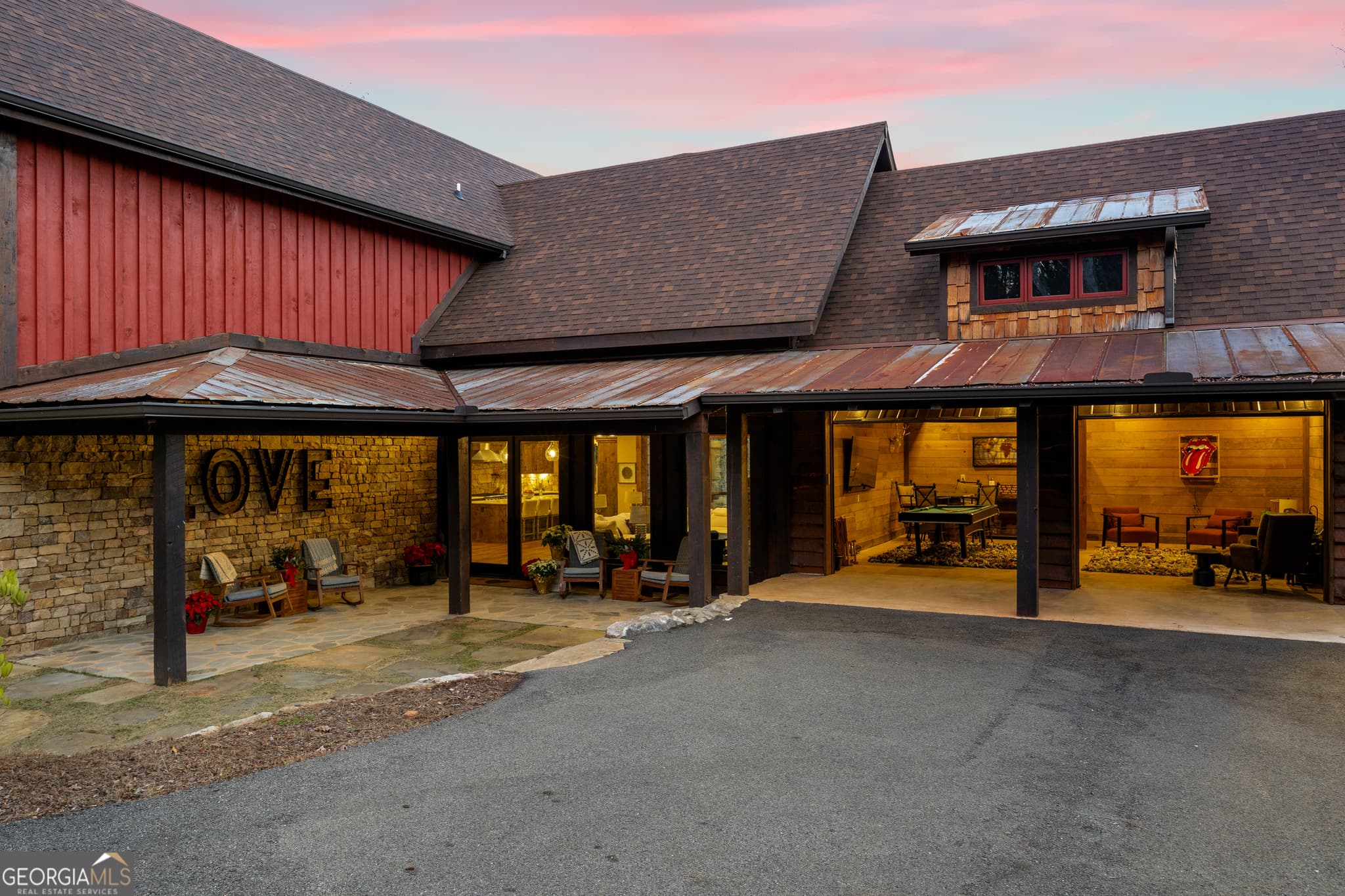 5 bedroom, 5.5 bathroom, 4,716 sq ft cabin,single family residence for sale at 450 Miracle Lane, Blue Ridge, GA 30513 — photo 4