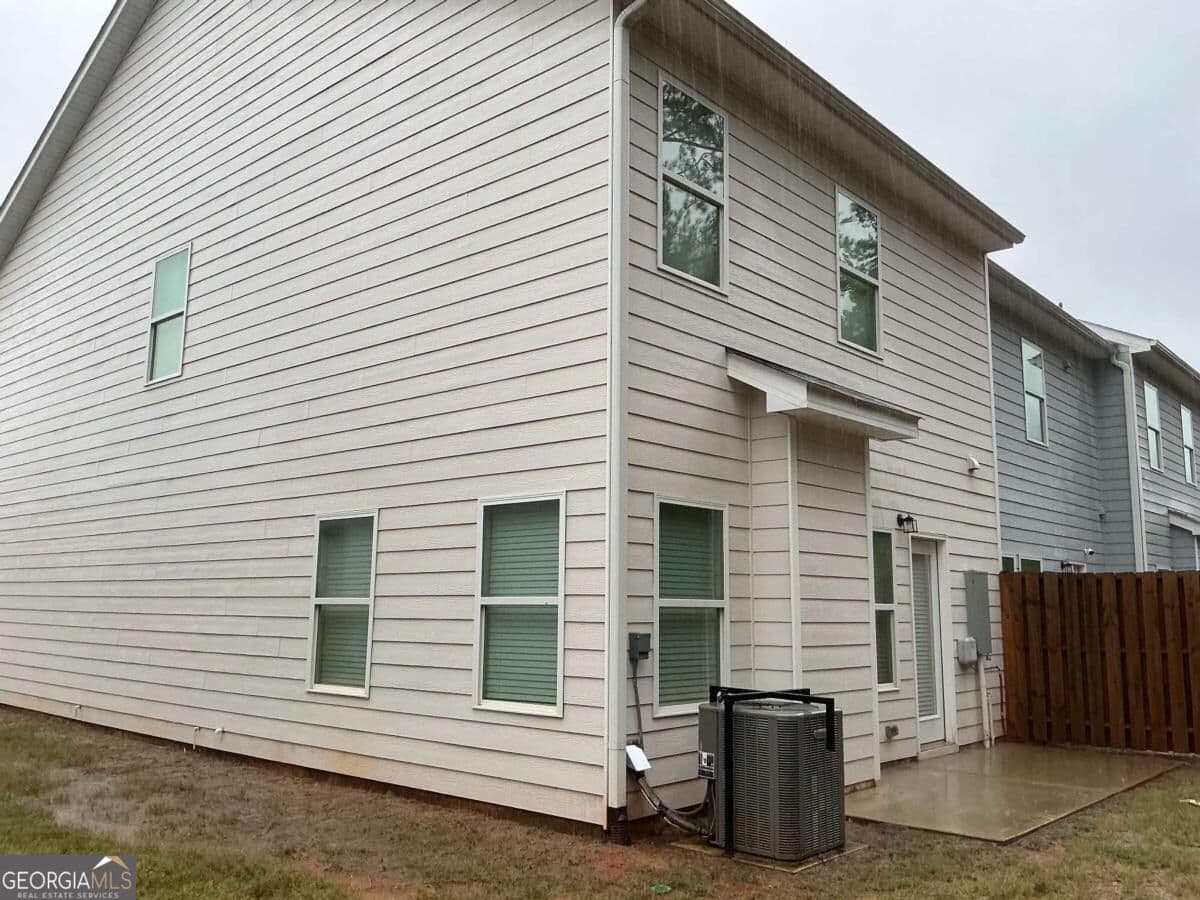 3 bedroom, 2.5 bathroom townhouse for sale at 11607 Chatham Drive, Hampton, GA 30228 — photo 2