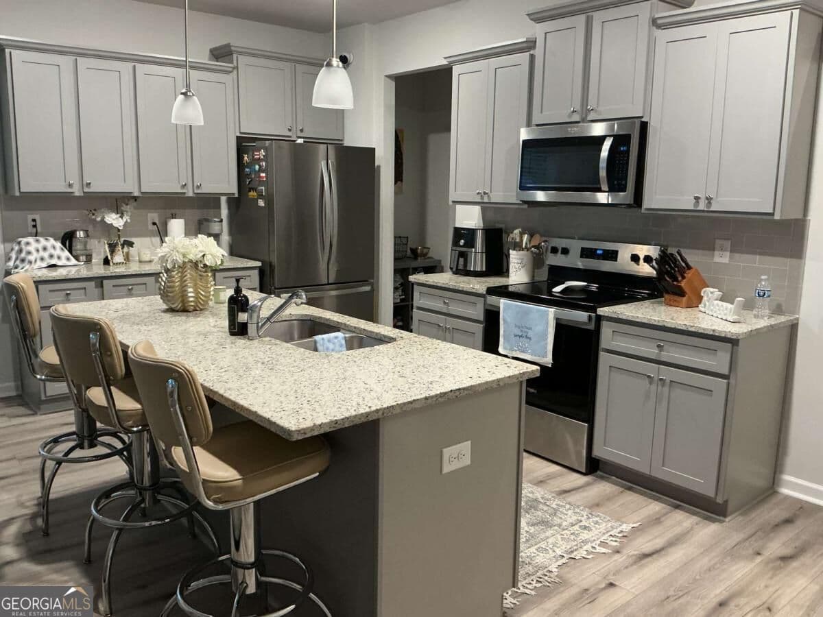 3 bedroom, 2.5 bathroom townhouse for sale at 11607 Chatham Drive, Hampton, GA 30228 — photo 7