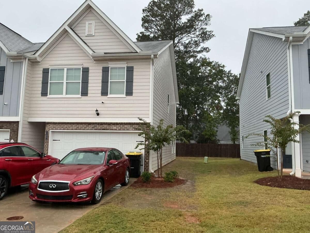 3 bedroom, 2.5 bathroom townhouse for sale at 11607 Chatham Drive, Hampton, GA 30228 — photo 1 of 44