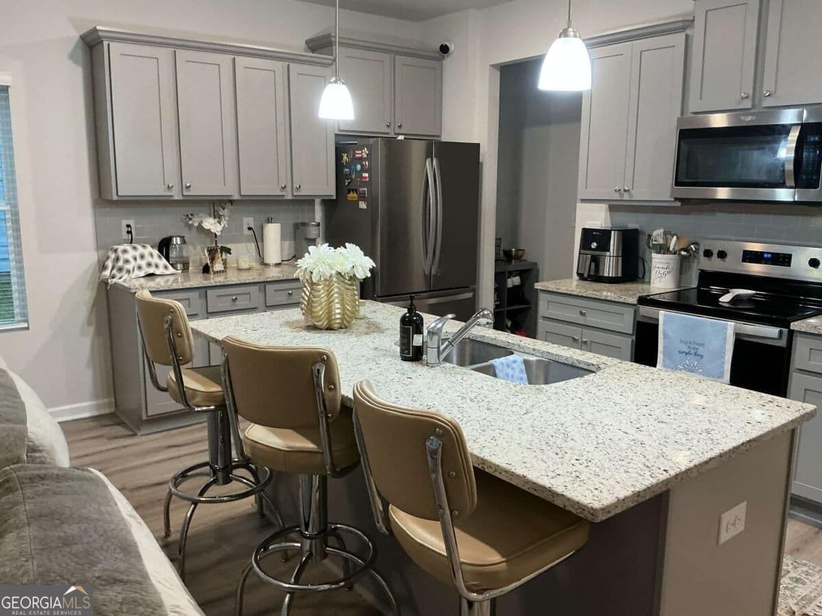 3 bedroom, 2.5 bathroom townhouse for sale at 11607 Chatham Drive, Hampton, GA 30228 — photo 9