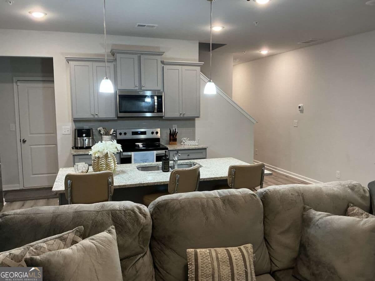 3 bedroom, 2.5 bathroom townhouse for sale at 11607 Chatham Drive, Hampton, GA 30228 — photo 10