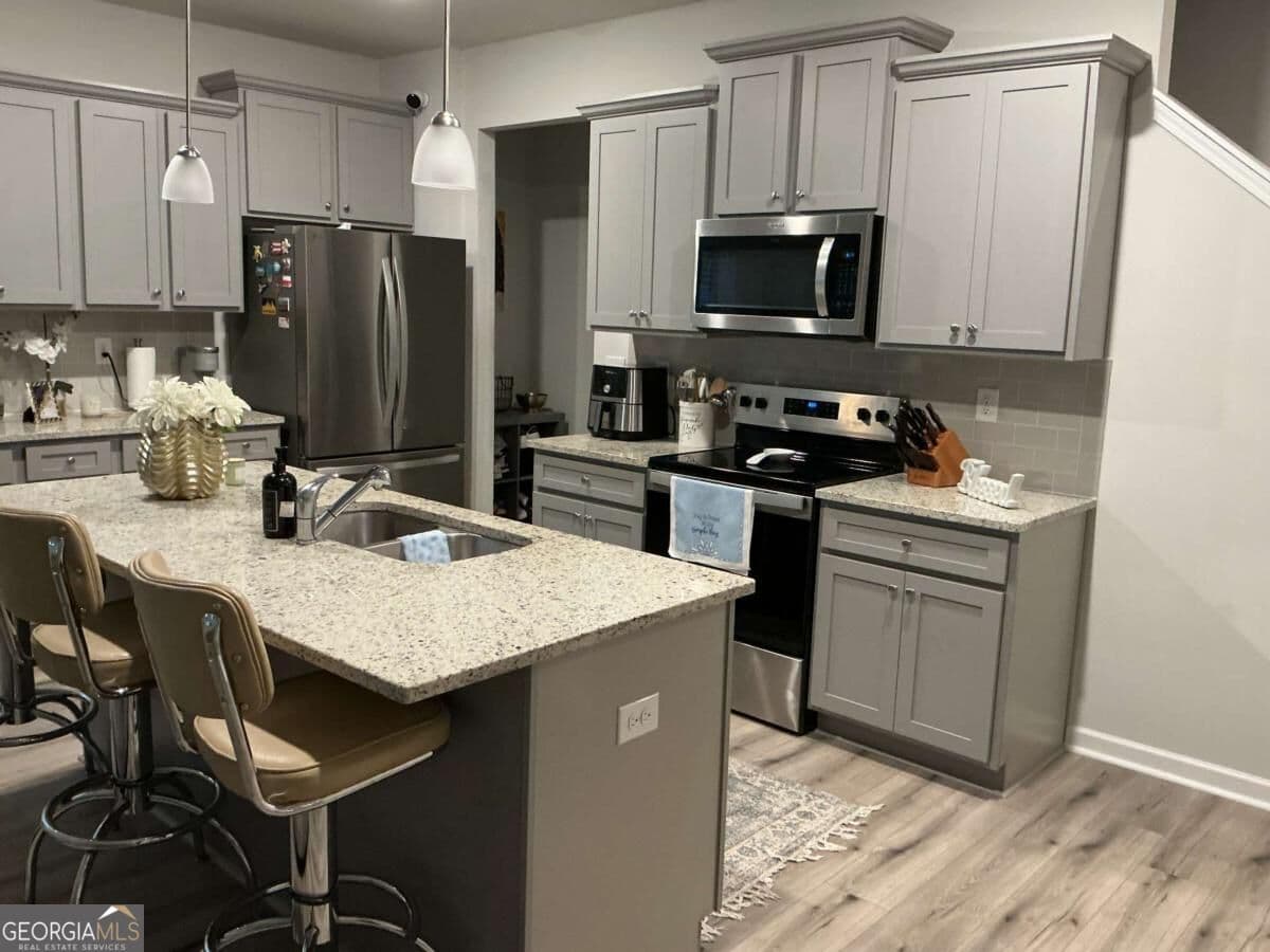 3 bedroom, 2.5 bathroom townhouse for sale at 11607 Chatham Drive, Hampton, GA 30228 — photo 8
