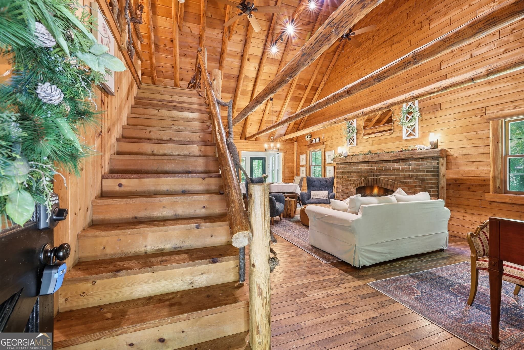 5 bedroom, 3 bathroom, 3,805 sq ft cabin,single family residence for sale at 282 Jarrett Manor Estates Road, Toccoa, GA 30577 — photo 8
