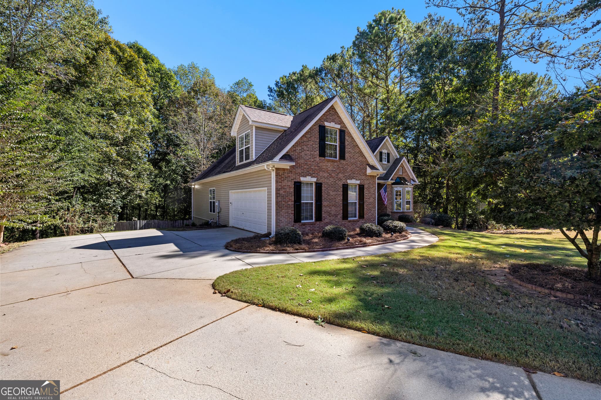 4 bedroom, 3 bathroom, 3,300 sq ft single family residence for sale at 25 Lyndhurst Way, Sharpsburg, GA 30277 — photo 3