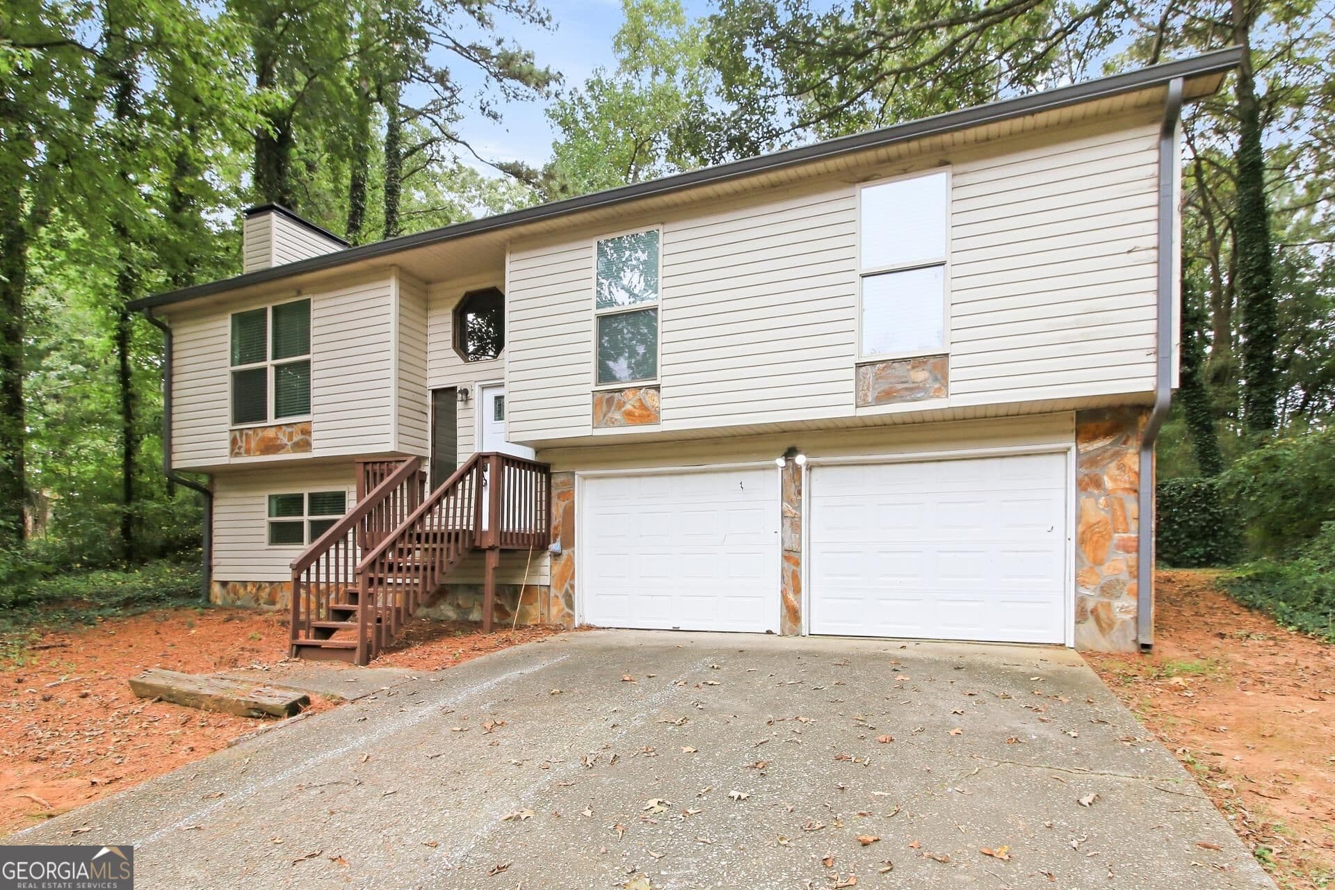 5 bedroom, 2 bathroom, 1,754 sq ft single family residence for sale at 6048 Matthew Lane, Douglasville, GA 30135 — photo 2