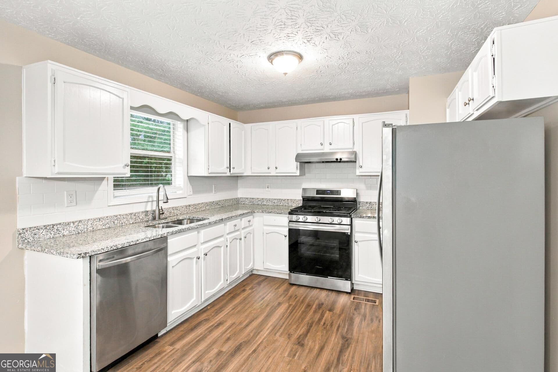 5 bedroom, 2 bathroom, 1,754 sq ft single family residence for sale at 6048 Matthew Lane, Douglasville, GA 30135 — photo 6