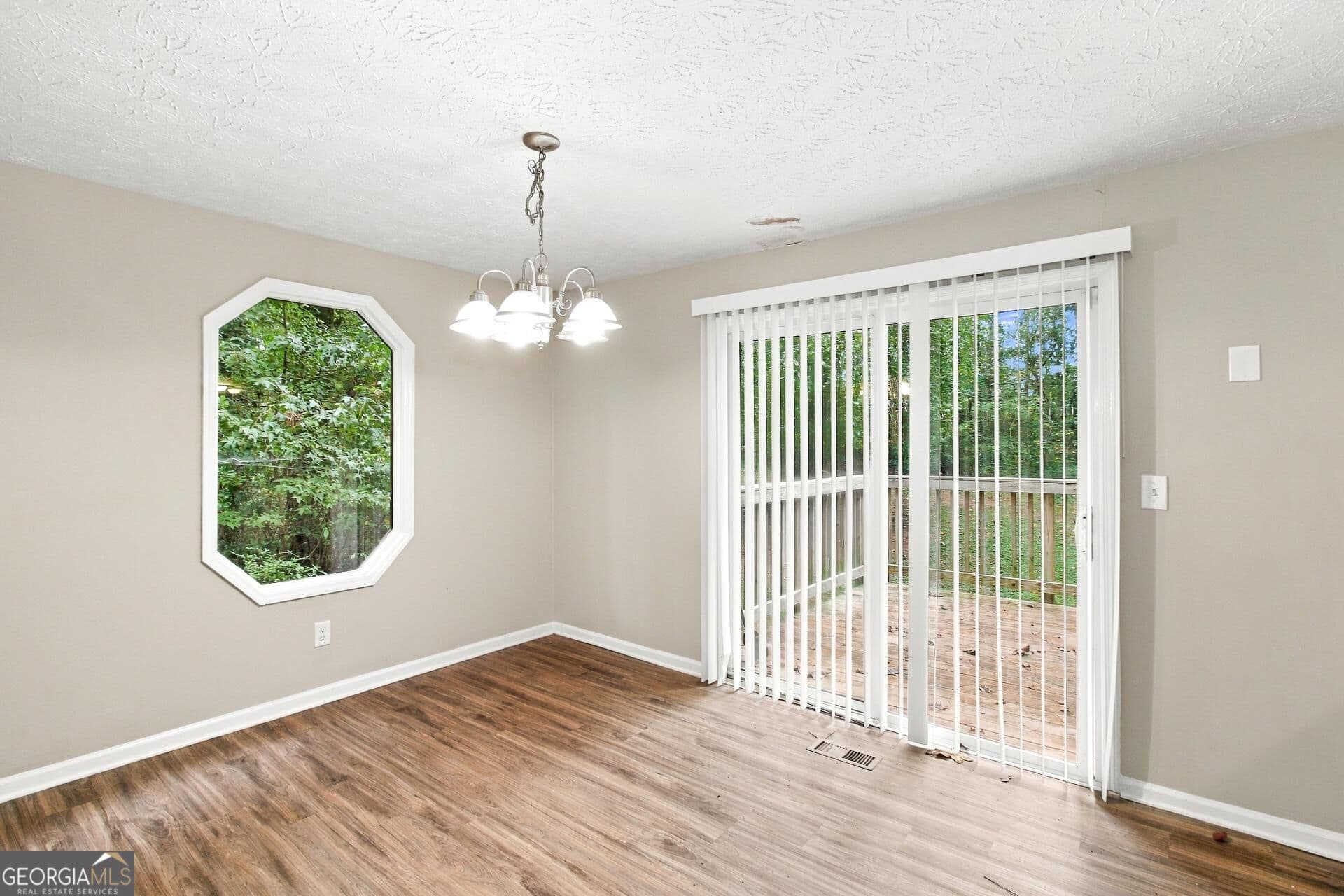5 bedroom, 2 bathroom, 1,754 sq ft single family residence for sale at 6048 Matthew Lane, Douglasville, GA 30135 — photo 5