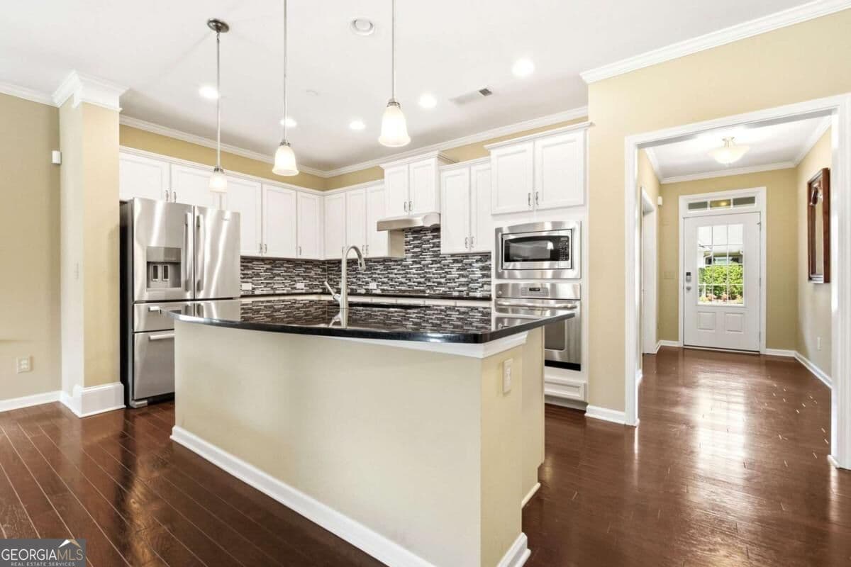 3 bedroom, 2.5 bathroom, 2,100 sq ft single family residence for sale at 827 Rockford Commons Drive, Marietta, GA 30064 — photo 6