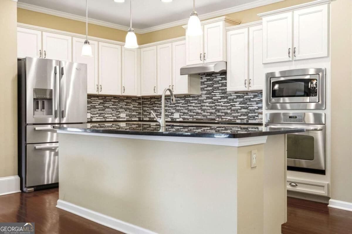 3 bedroom, 2.5 bathroom, 2,100 sq ft single family residence for sale at 827 Rockford Commons Drive, Marietta, GA 30064 — photo 7