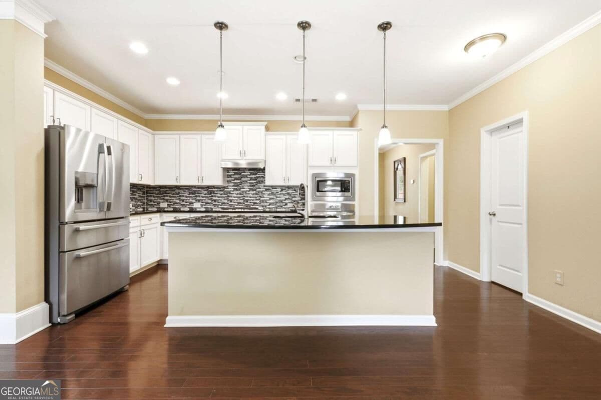 3 bedroom, 2.5 bathroom, 2,100 sq ft single family residence for sale at 827 Rockford Commons Drive, Marietta, GA 30064 — photo 5