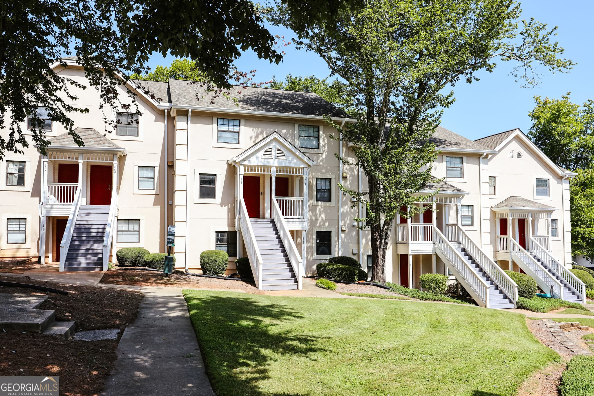 2 bedroom, 2 bathroom, 1,168 sq ft condominium for sale at 290 Appleby Drive 153, Athens, GA 30605 — photo 1 of 29