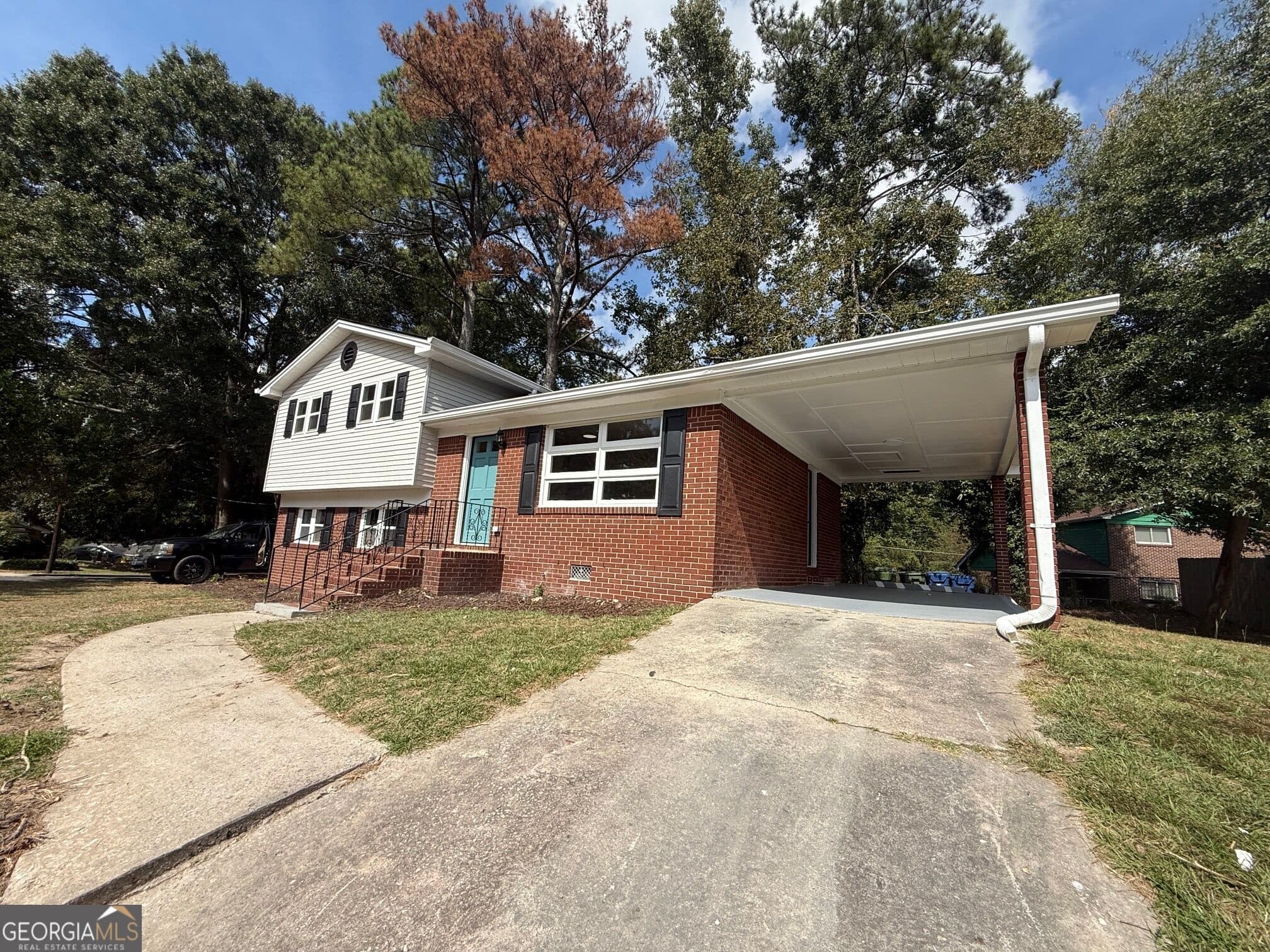 4 bedroom, 2.5 bathroom single family residence for sale at 3229 Vanderbilt Lane, Atlanta, GA 30318 — photo 5