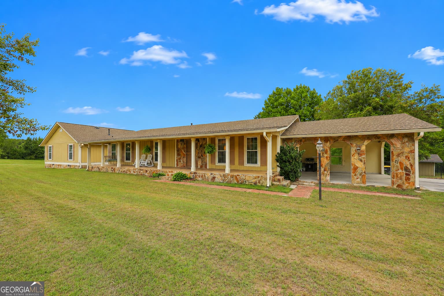 5 bedroom, 3 bathroom, 2,648 sq ft single family residence for sale at 615 Fischer Road, Sharpsburg, GA 30277 — photo 2