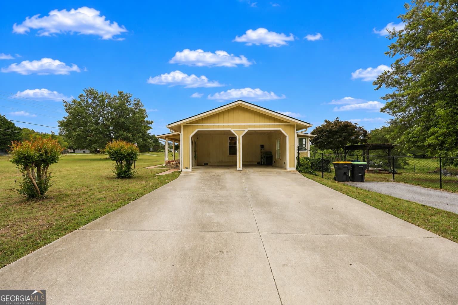 5 bedroom, 3 bathroom, 2,648 sq ft single family residence for sale at 615 Fischer Road, Sharpsburg, GA 30277 — photo 6