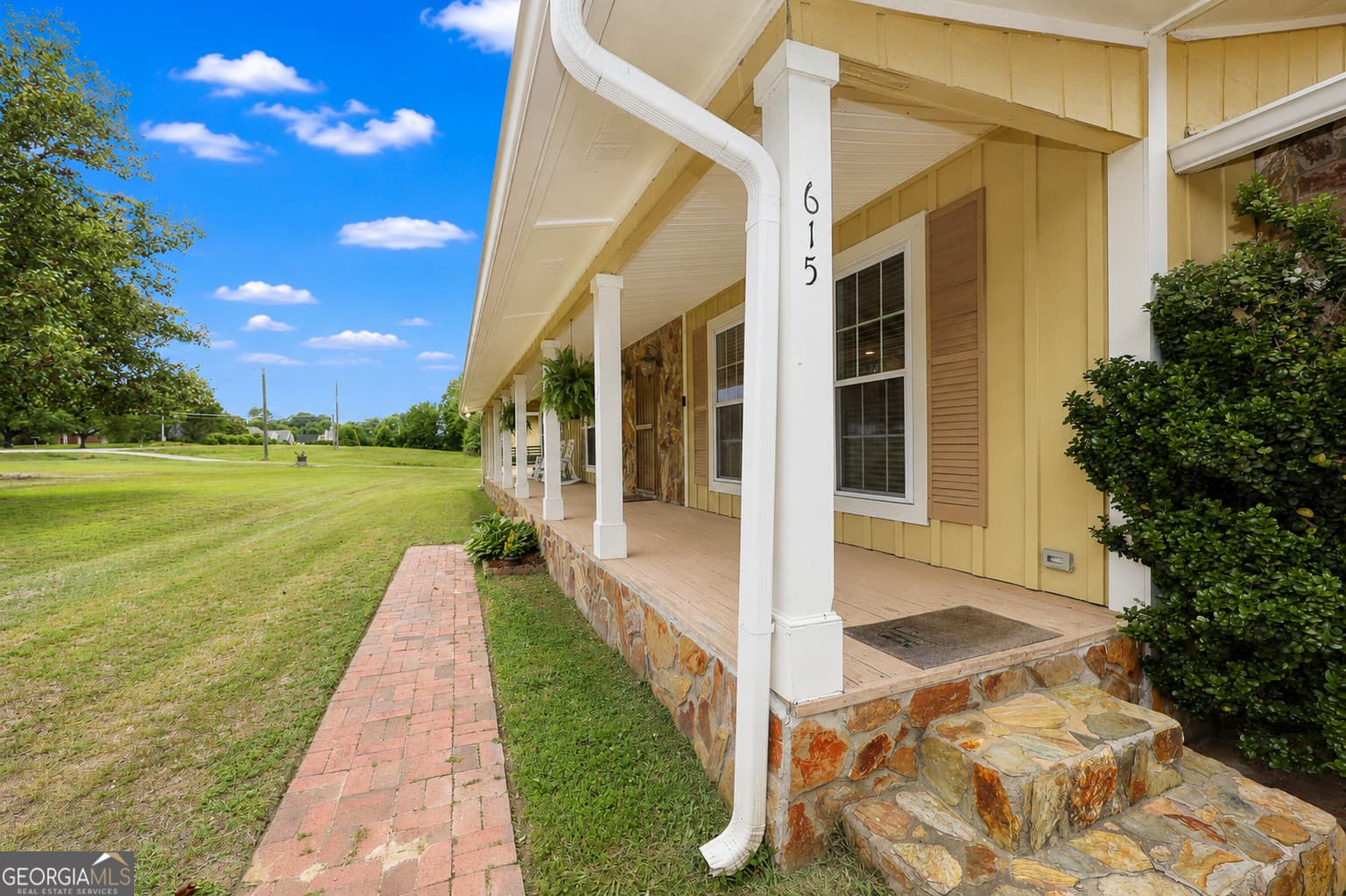 5 bedroom, 3 bathroom, 2,648 sq ft single family residence for sale at 615 Fischer Road, Sharpsburg, GA 30277 — photo 7
