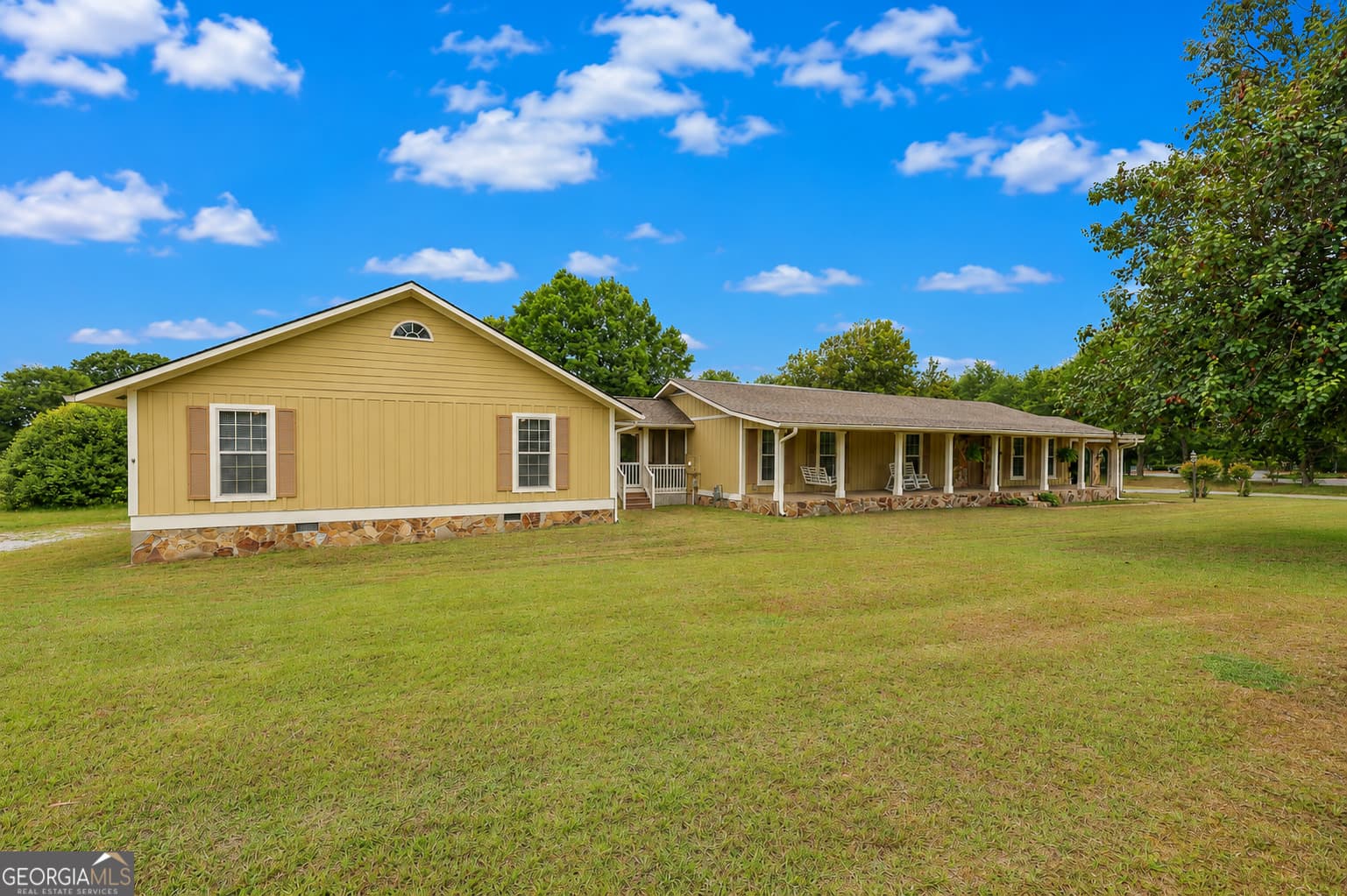 5 bedroom, 3 bathroom, 2,648 sq ft single family residence for sale at 615 Fischer Road, Sharpsburg, GA 30277 — photo 3