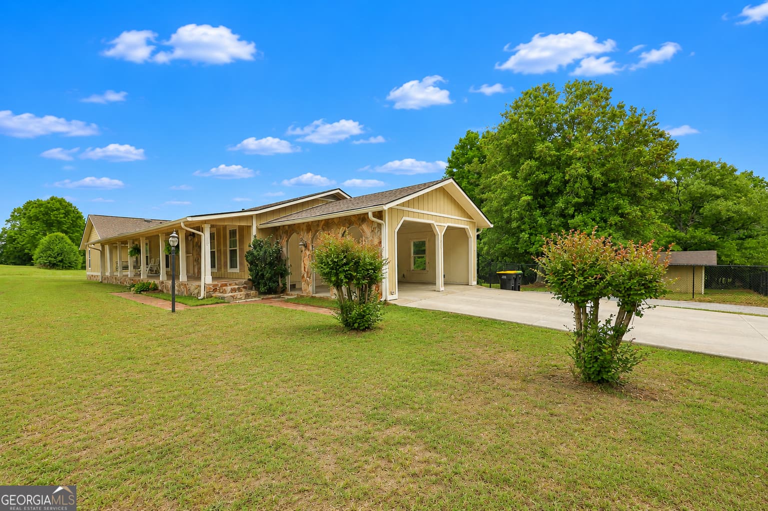5 bedroom, 3 bathroom, 2,648 sq ft single family residence for sale at 615 Fischer Road, Sharpsburg, GA 30277 — photo 4