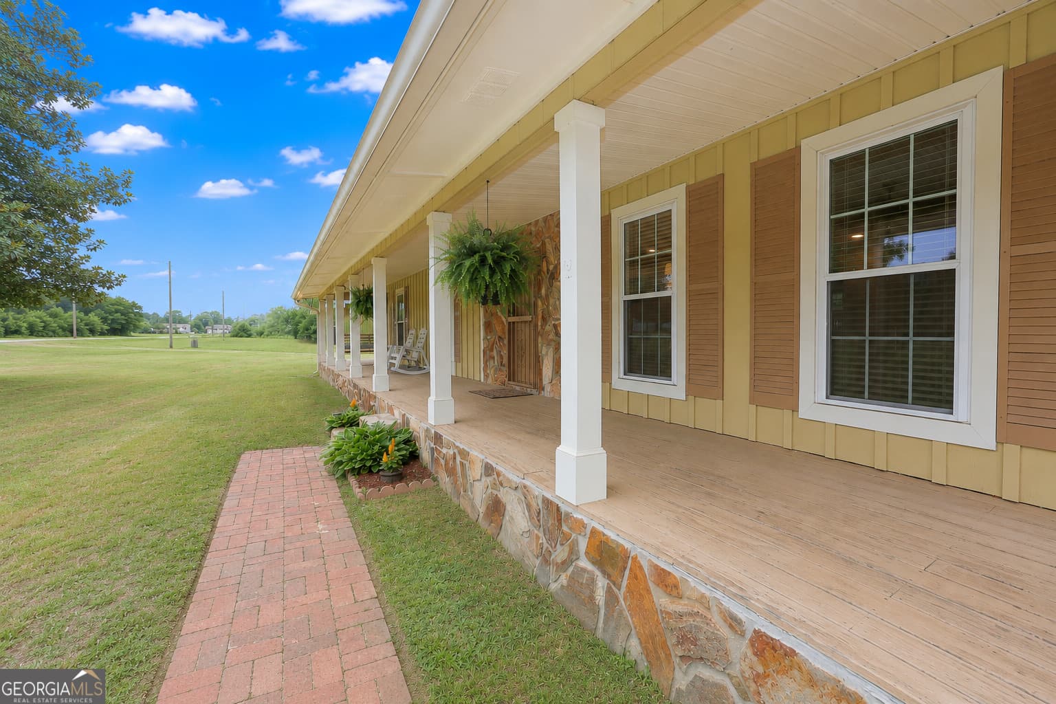 5 bedroom, 3 bathroom, 2,648 sq ft single family residence for sale at 615 Fischer Road, Sharpsburg, GA 30277 — photo 8