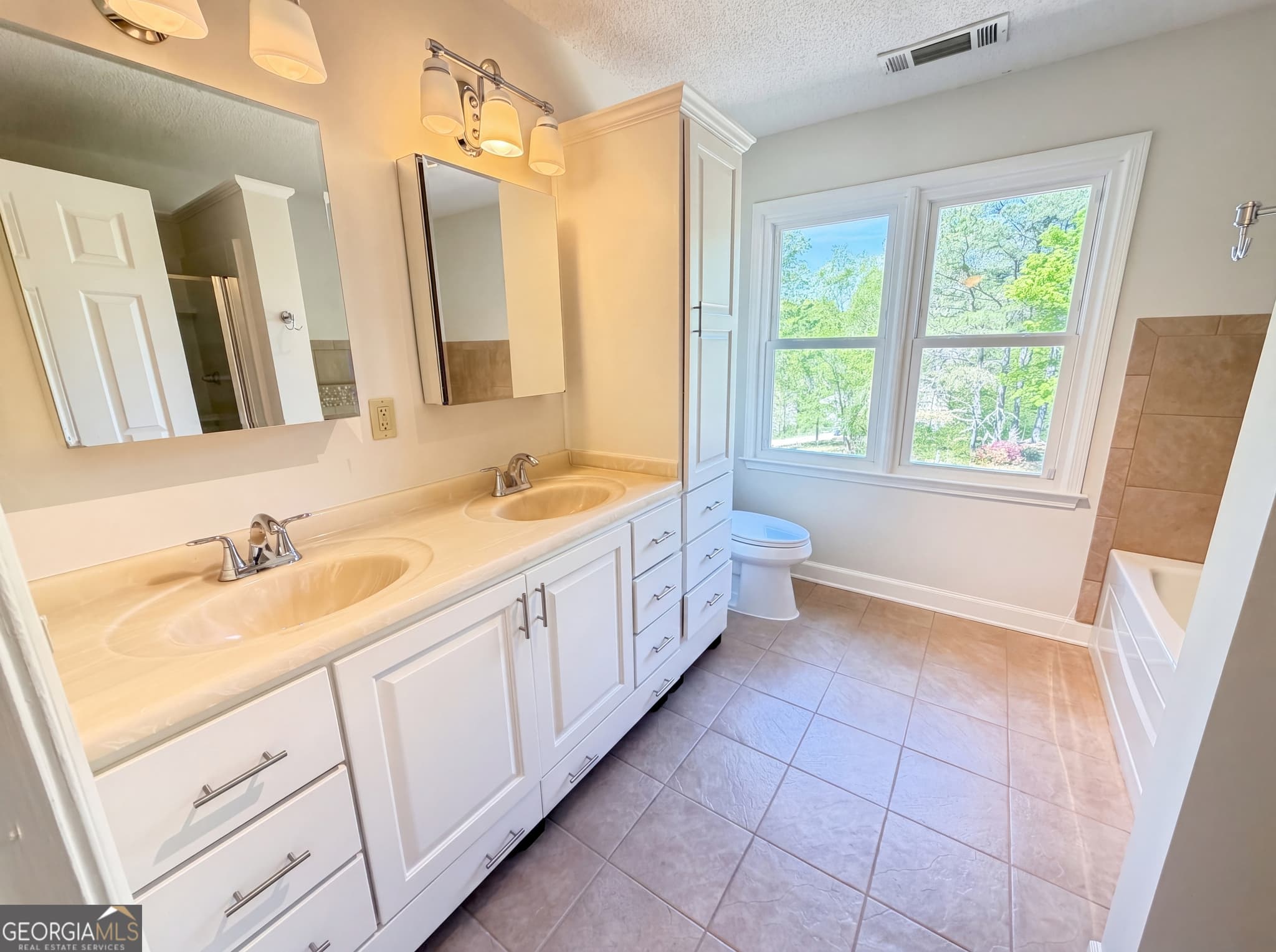 3 bedroom, 2.5 bathroom, 1,956 sq ft single family residence for sale at 1197 Parkwood Chase, Acworth, GA 30102 — photo 6