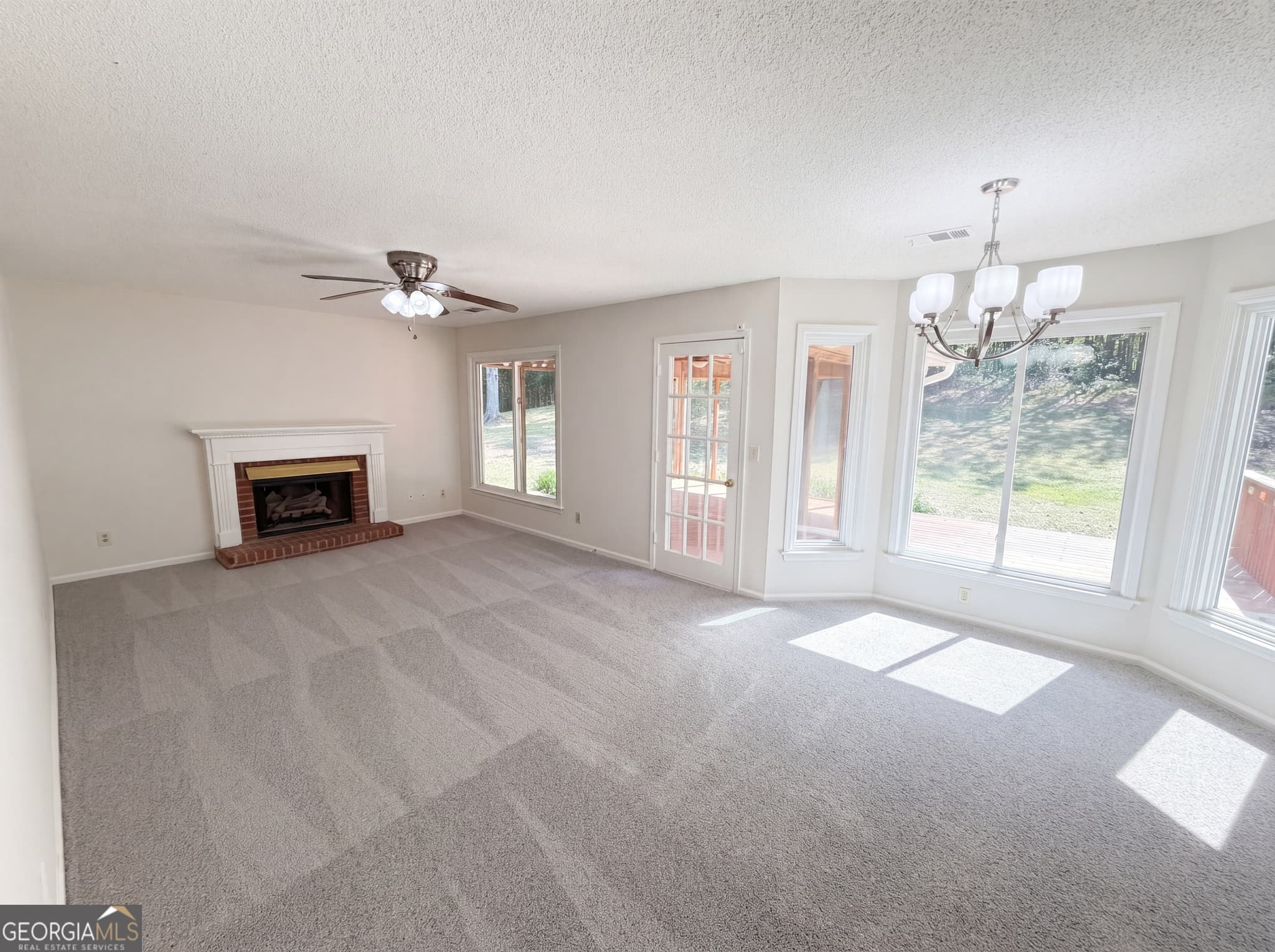 3 bedroom, 2.5 bathroom, 1,956 sq ft single family residence for sale at 1197 Parkwood Chase, Acworth, GA 30102 — photo 3