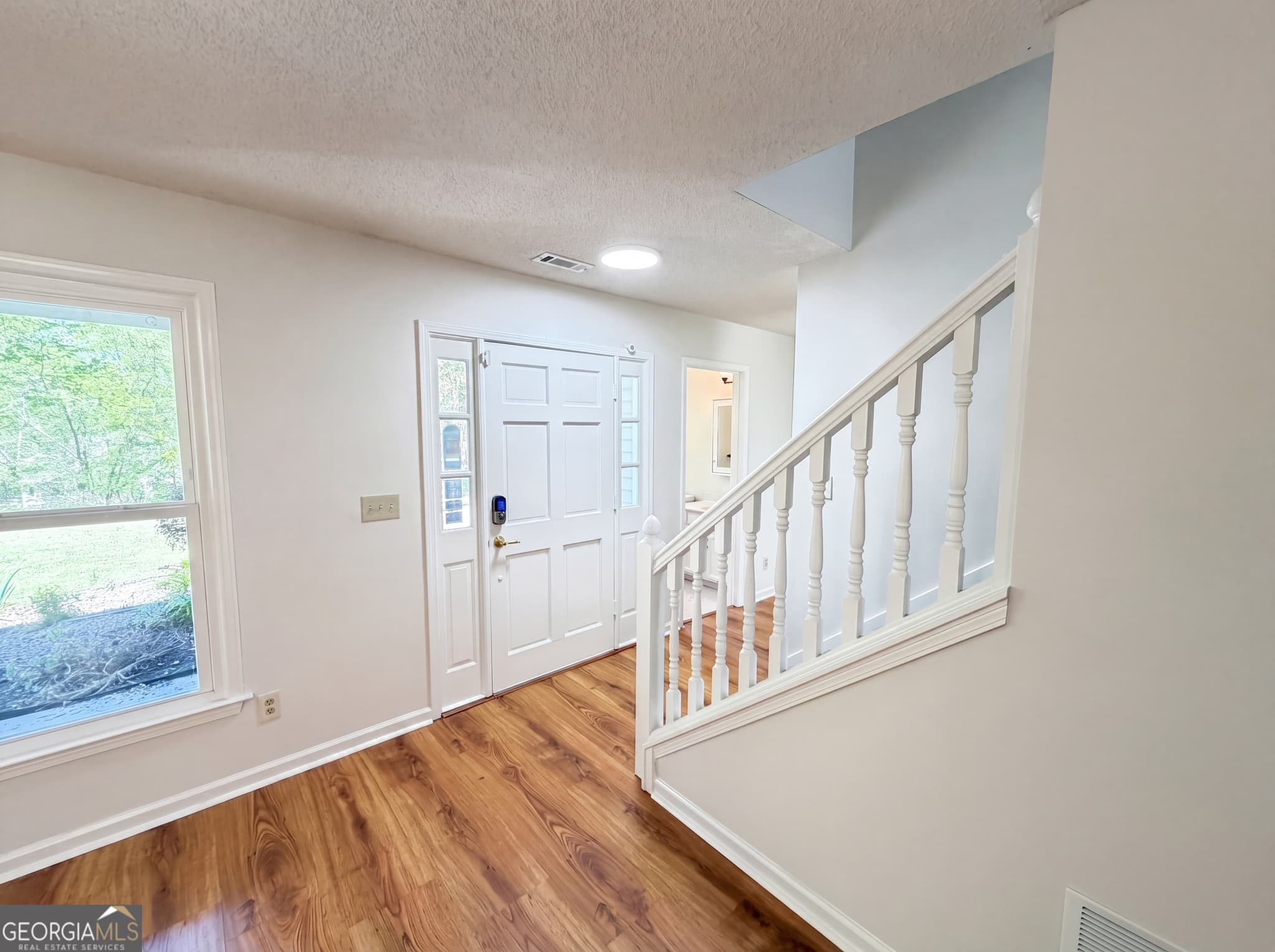 3 bedroom, 2.5 bathroom, 1,956 sq ft single family residence for sale at 1197 Parkwood Chase, Acworth, GA 30102 — photo 10
