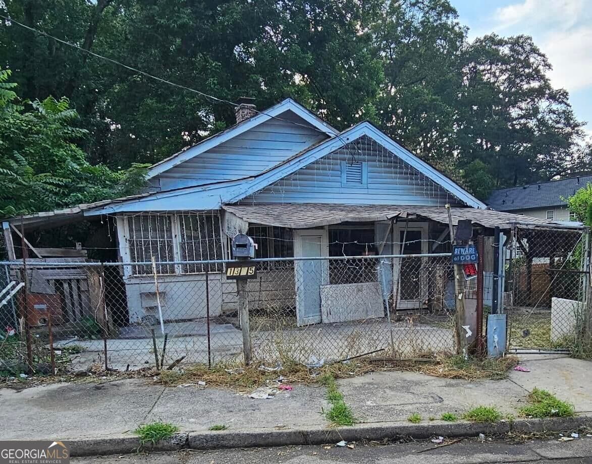 2 bedroom, 1 bathroom, 1,385 sq ft single family residence for sale at 1395 Oakland Drive, Atlanta, GA 30310 — photo 1 of 12