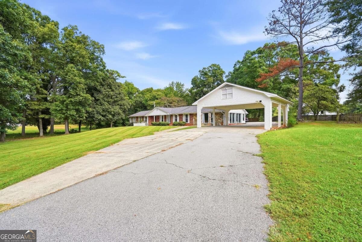 3 bedroom, 2 bathroom, 2,894 sq ft single family residence for sale at 234 Crumbley Road, Mcdonough, GA 30252 — photo 2
