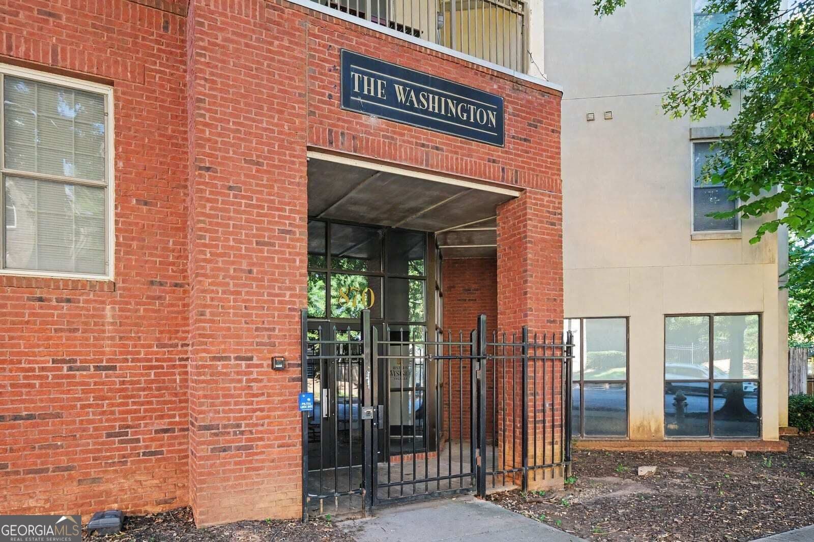 2 bedroom, 2 bathroom, 1,089 sq ft condominium for sale at 870 Mayson Turner Road 1311, Atlanta, GA 30314 — photo 2