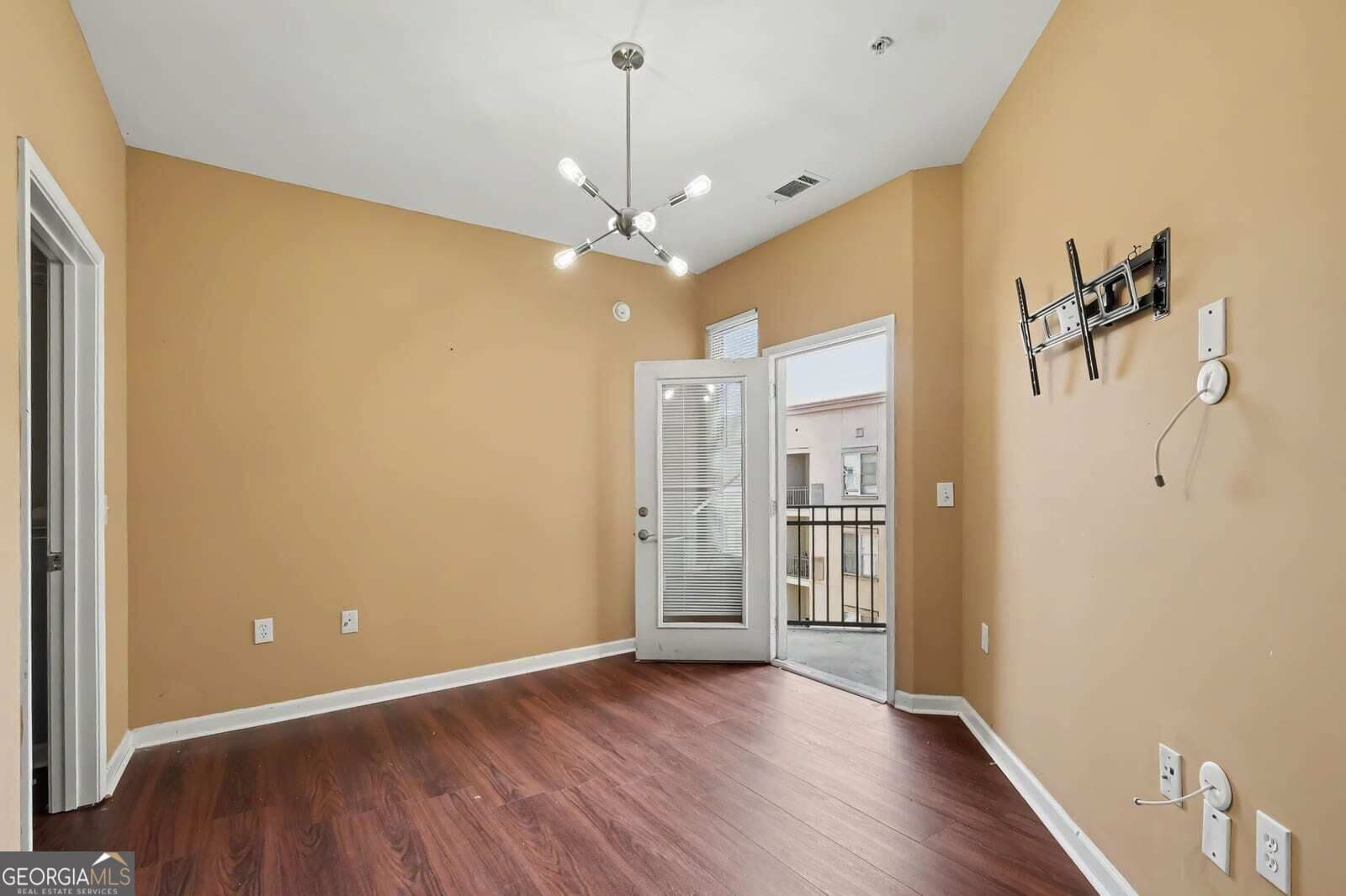 2 bedroom, 2 bathroom, 1,089 sq ft condominium for sale at 870 Mayson Turner Road 1311, Atlanta, GA 30314 — photo 6
